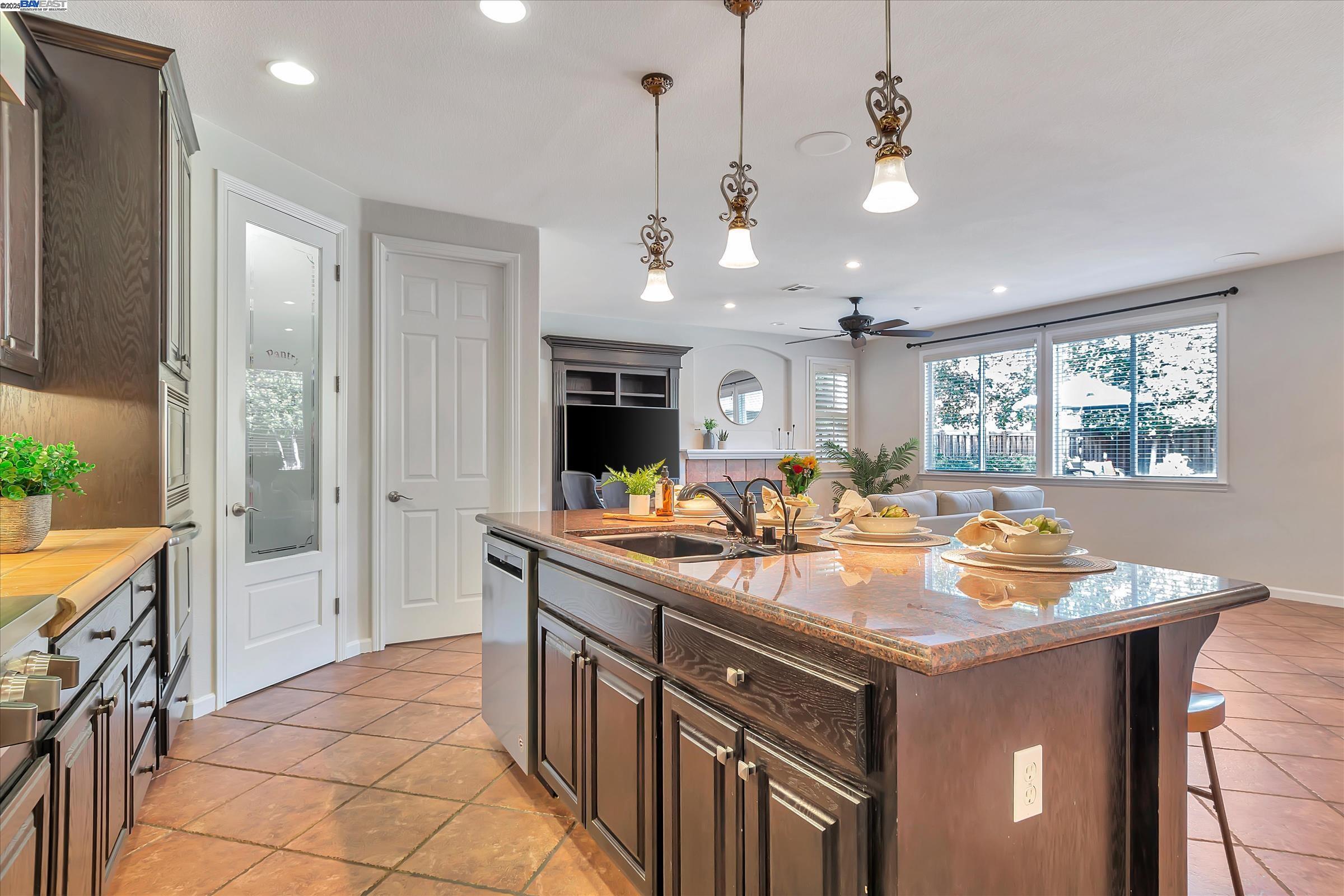Detail Gallery Image 8 of 25 For 1517 Rampart Way, Brentwood,  CA 94513 - 4 Beds | 3 Baths
