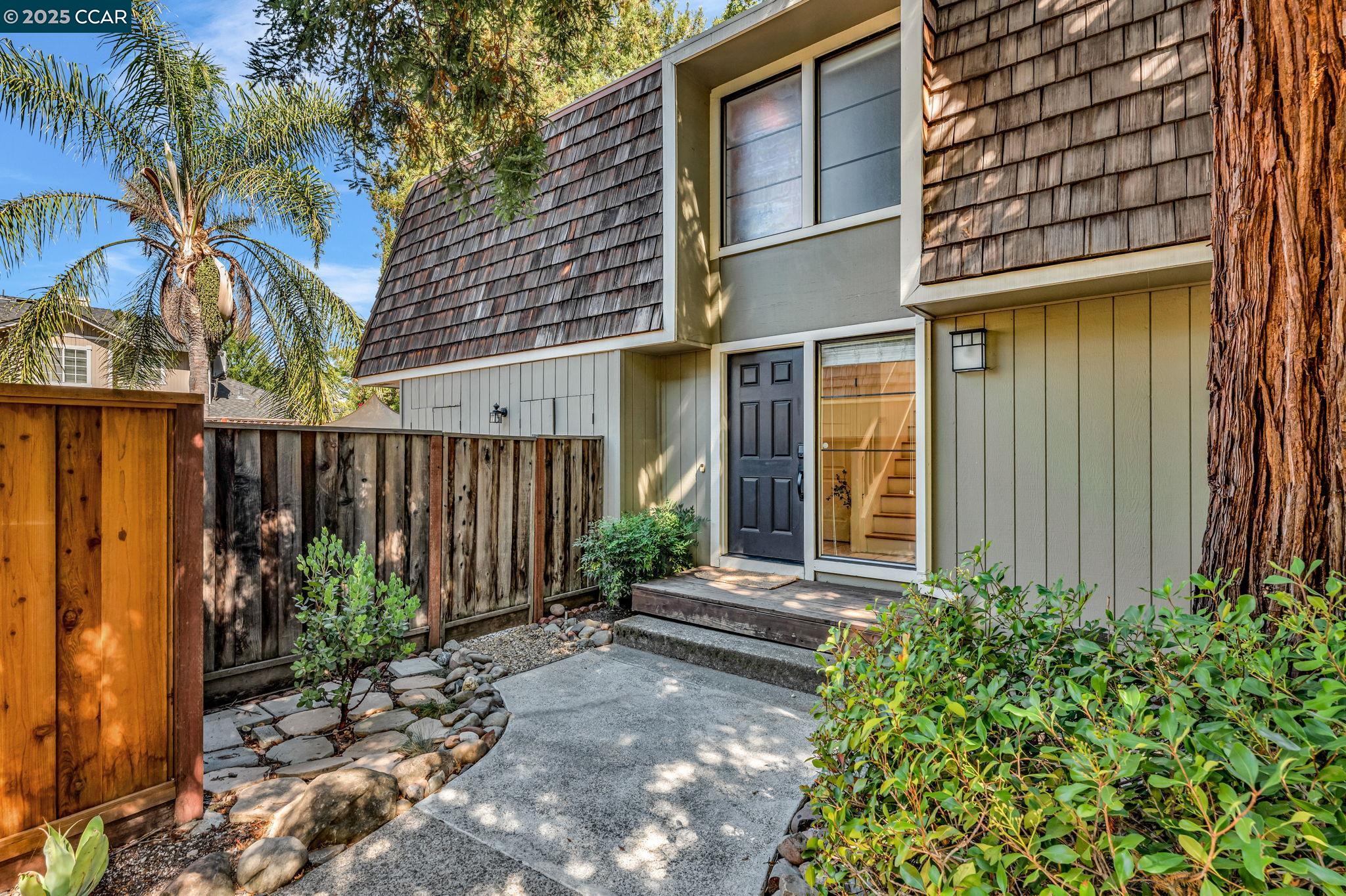 Detail Gallery Image 2 of 46 For 1660 San Luis Rd, Walnut Creek,  CA 94595 - 2 Beds | 1/1 Baths