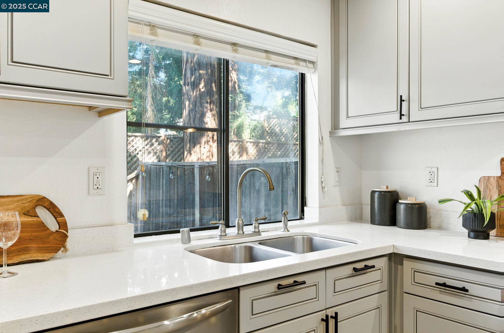 Detail Gallery Image 14 of 46 For 1660 San Luis Rd, Walnut Creek,  CA 94595 - 2 Beds | 1/1 Baths