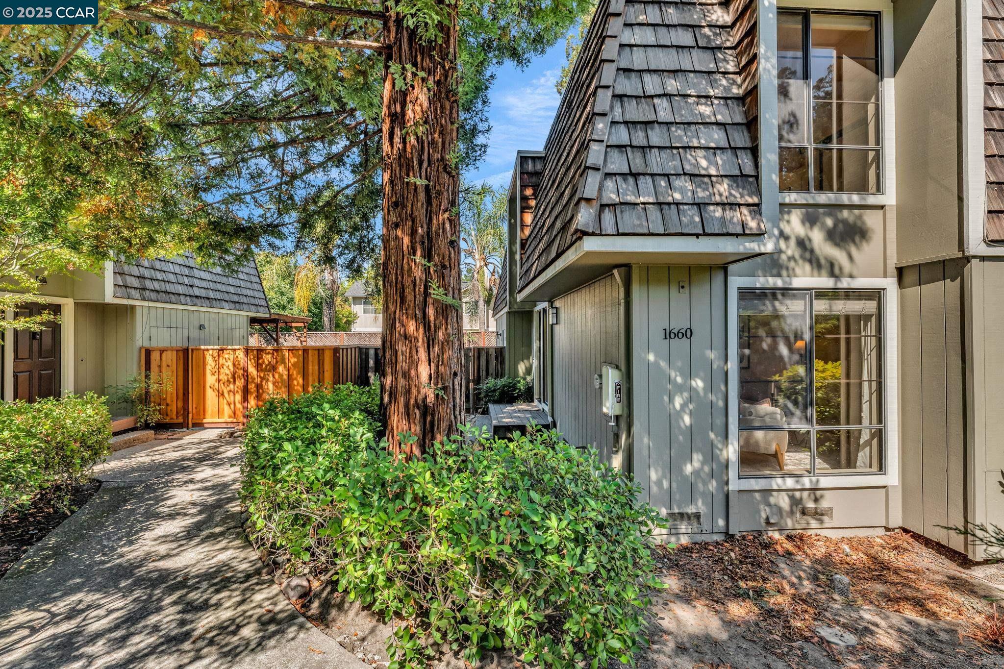 Detail Gallery Image 3 of 46 For 1660 San Luis Rd, Walnut Creek,  CA 94595 - 2 Beds | 1/1 Baths