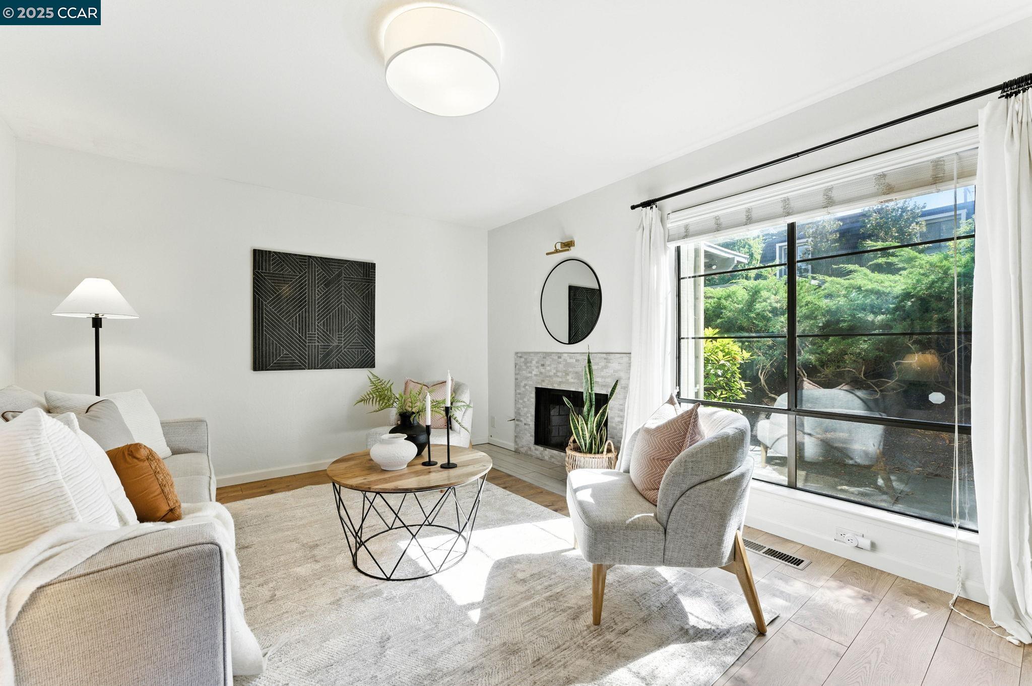 Detail Gallery Image 5 of 46 For 1660 San Luis Rd, Walnut Creek,  CA 94595 - 2 Beds | 1/1 Baths
