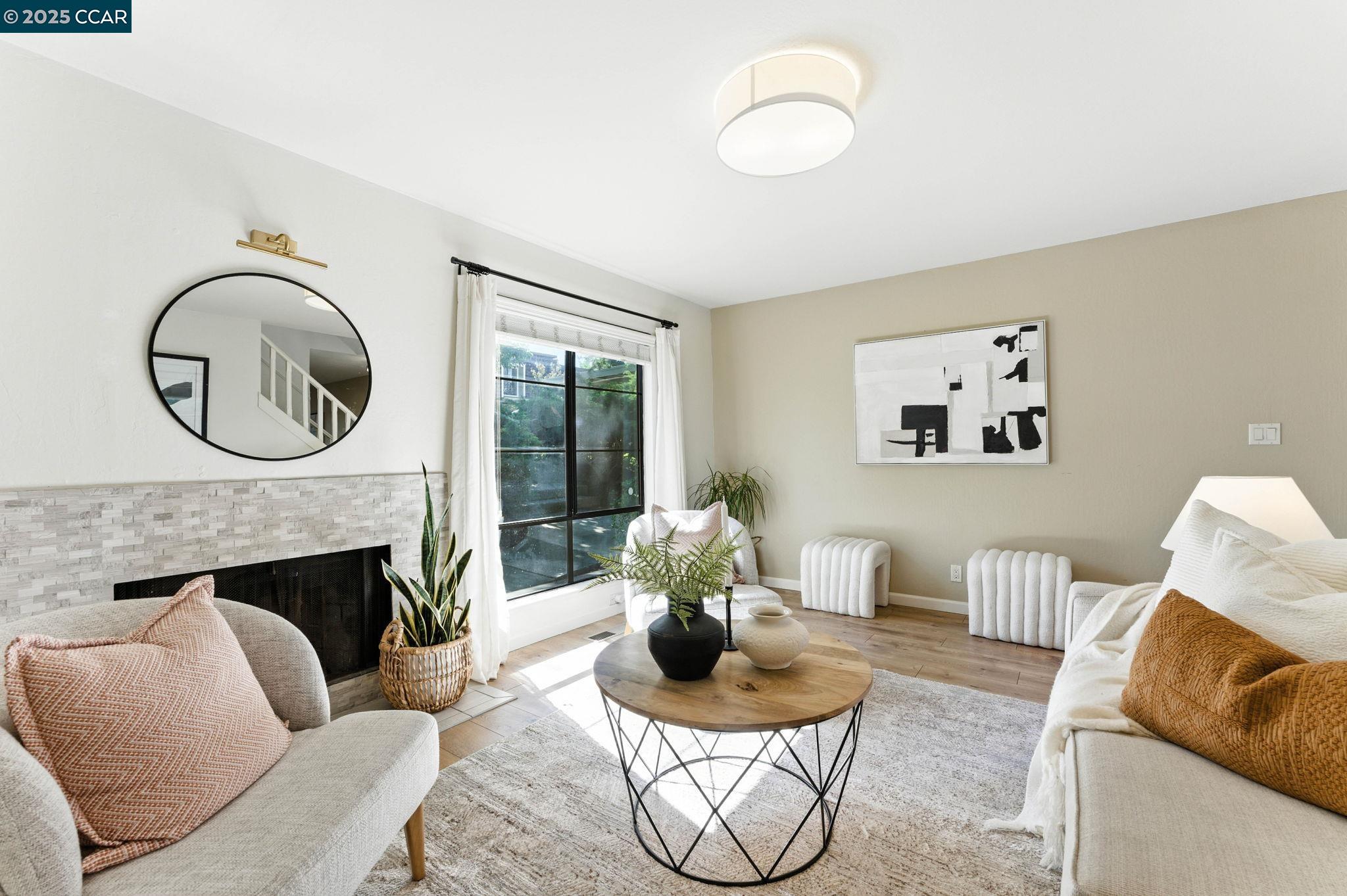 Detail Gallery Image 6 of 46 For 1660 San Luis Rd, Walnut Creek,  CA 94595 - 2 Beds | 1/1 Baths