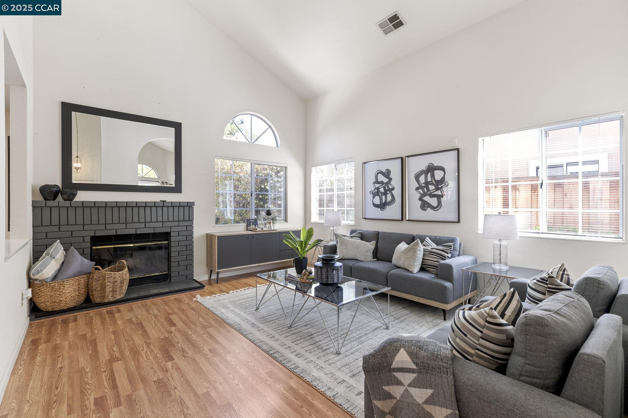 Detail Gallery Image 15 of 59 For 1015 Hidden Oak Ct, Concord,  CA 94521 - 3 Beds | 2/1 Baths