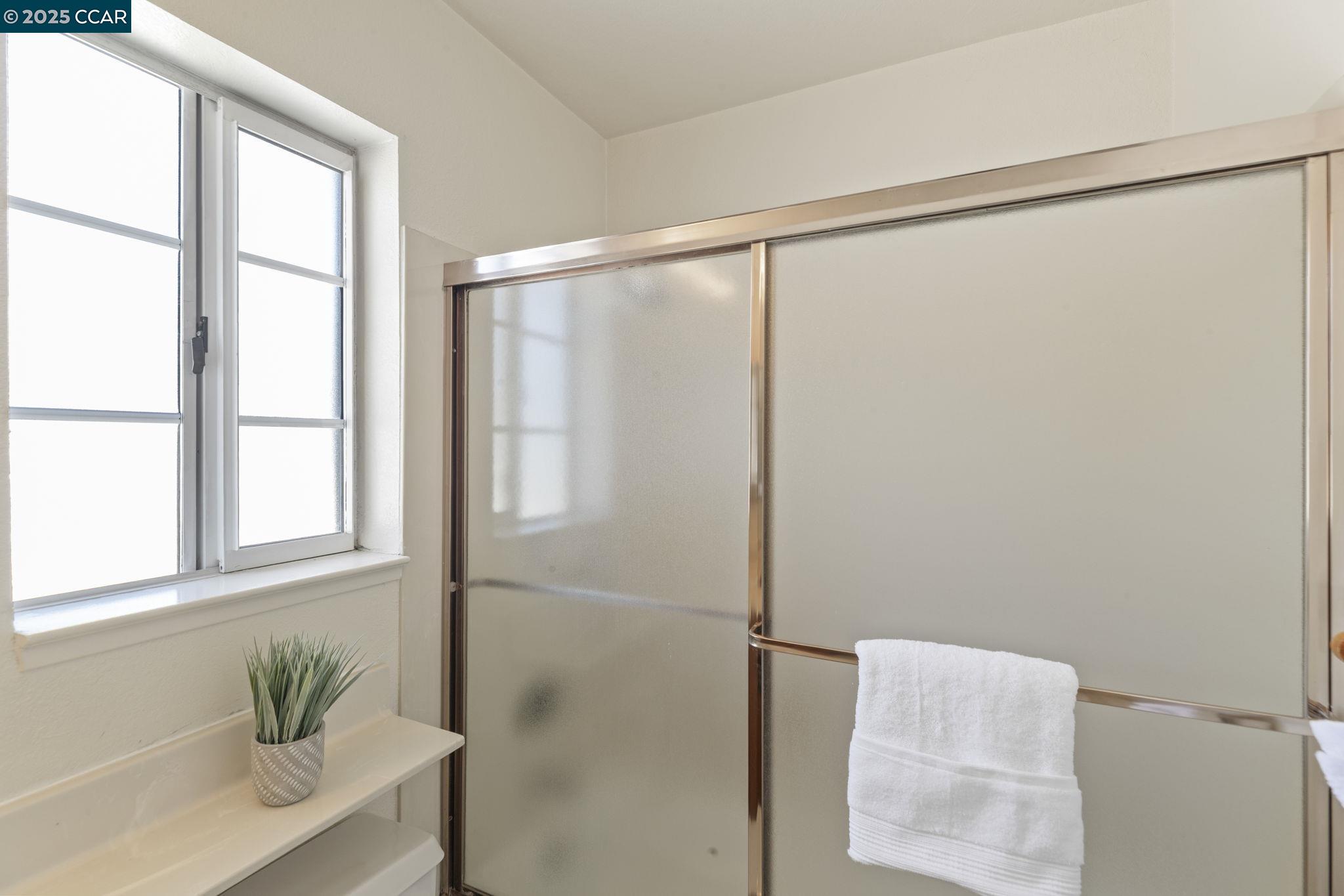 Detail Gallery Image 41 of 59 For 1015 Hidden Oak Ct, Concord,  CA 94521 - 3 Beds | 2/1 Baths