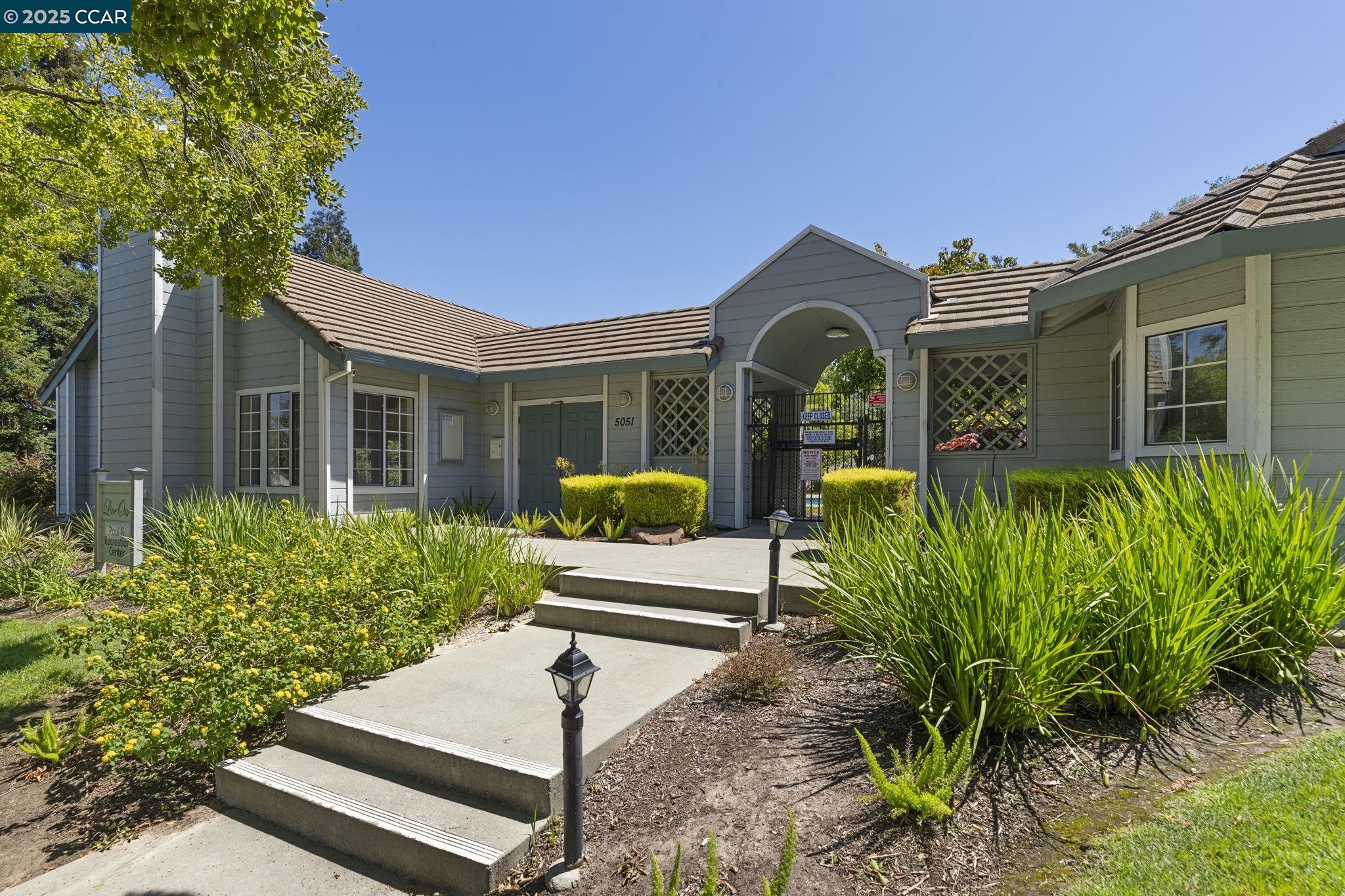 Detail Gallery Image 58 of 59 For 1015 Hidden Oak Ct, Concord,  CA 94521 - 3 Beds | 2/1 Baths