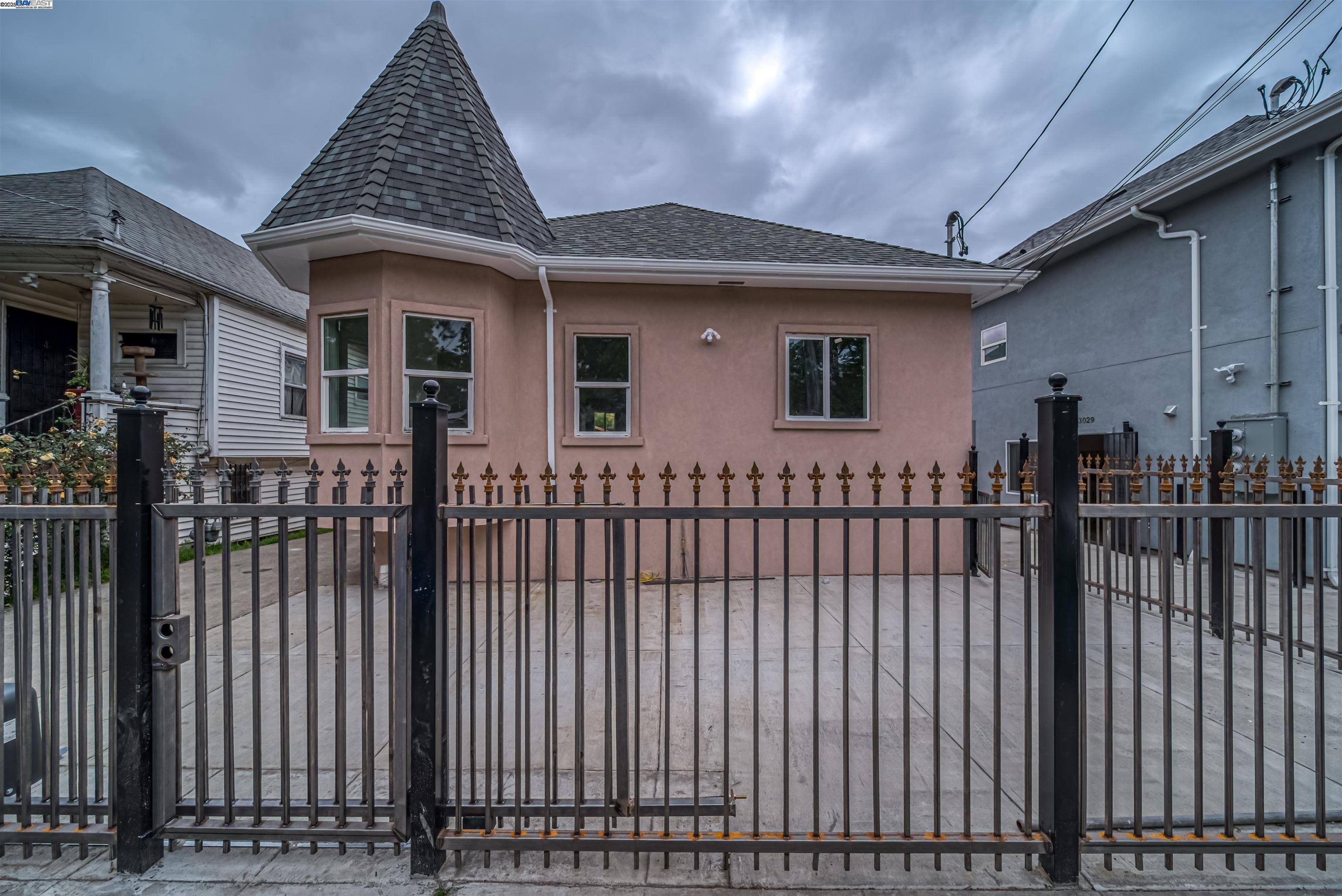 Detail Gallery Image 2 of 16 For 3035 Logan St, Oakland,  CA 94601 - – Beds | – Baths