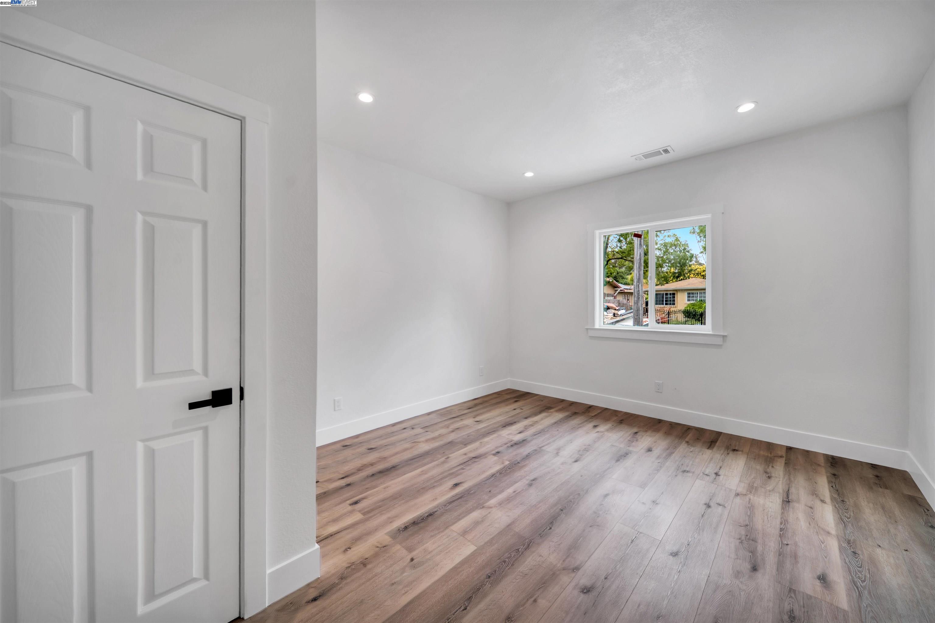Detail Gallery Image 13 of 16 For 3035 Logan St, Oakland,  CA 94601 - – Beds | – Baths