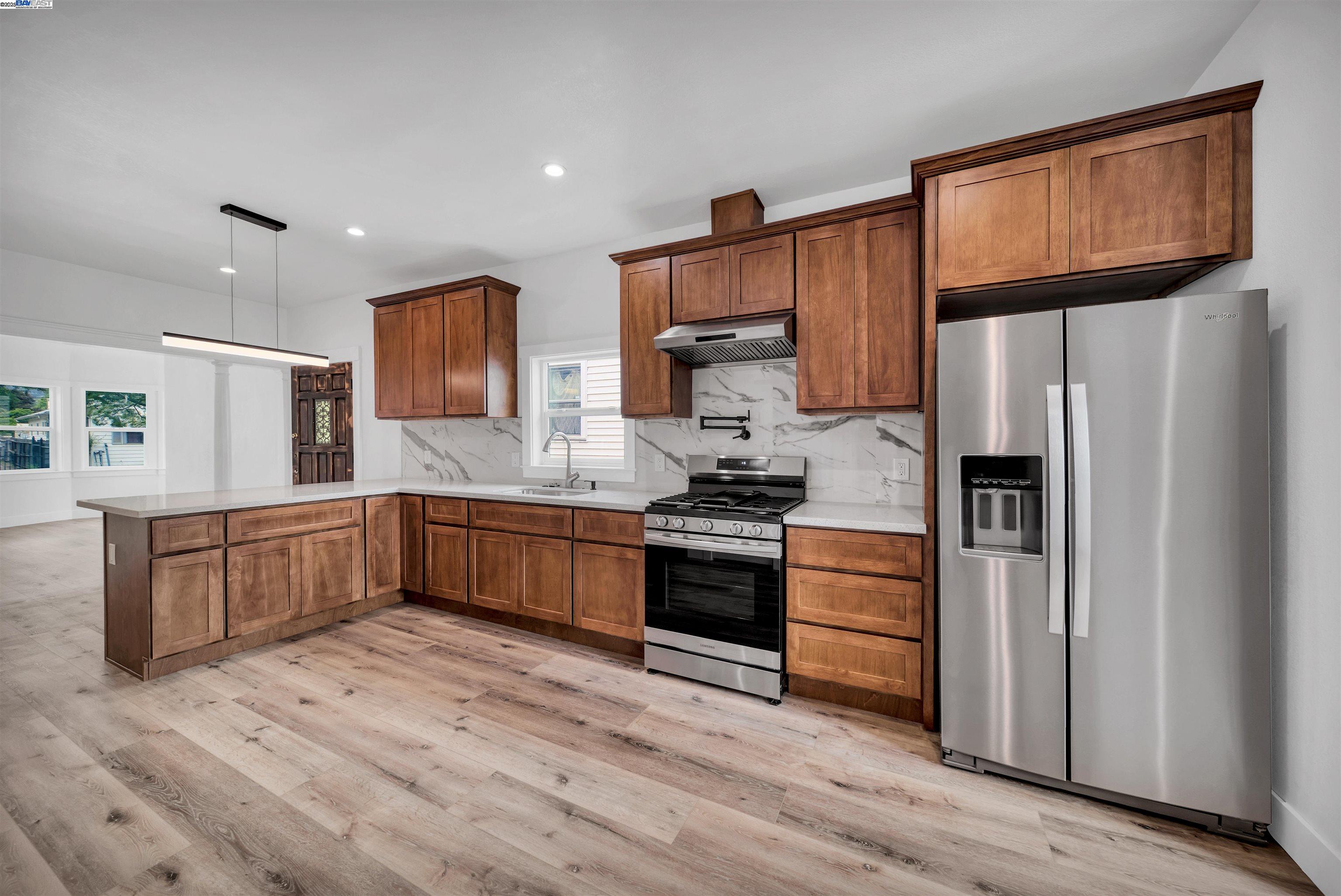 Detail Gallery Image 5 of 16 For 3035 Logan St, Oakland,  CA 94601 - – Beds | – Baths