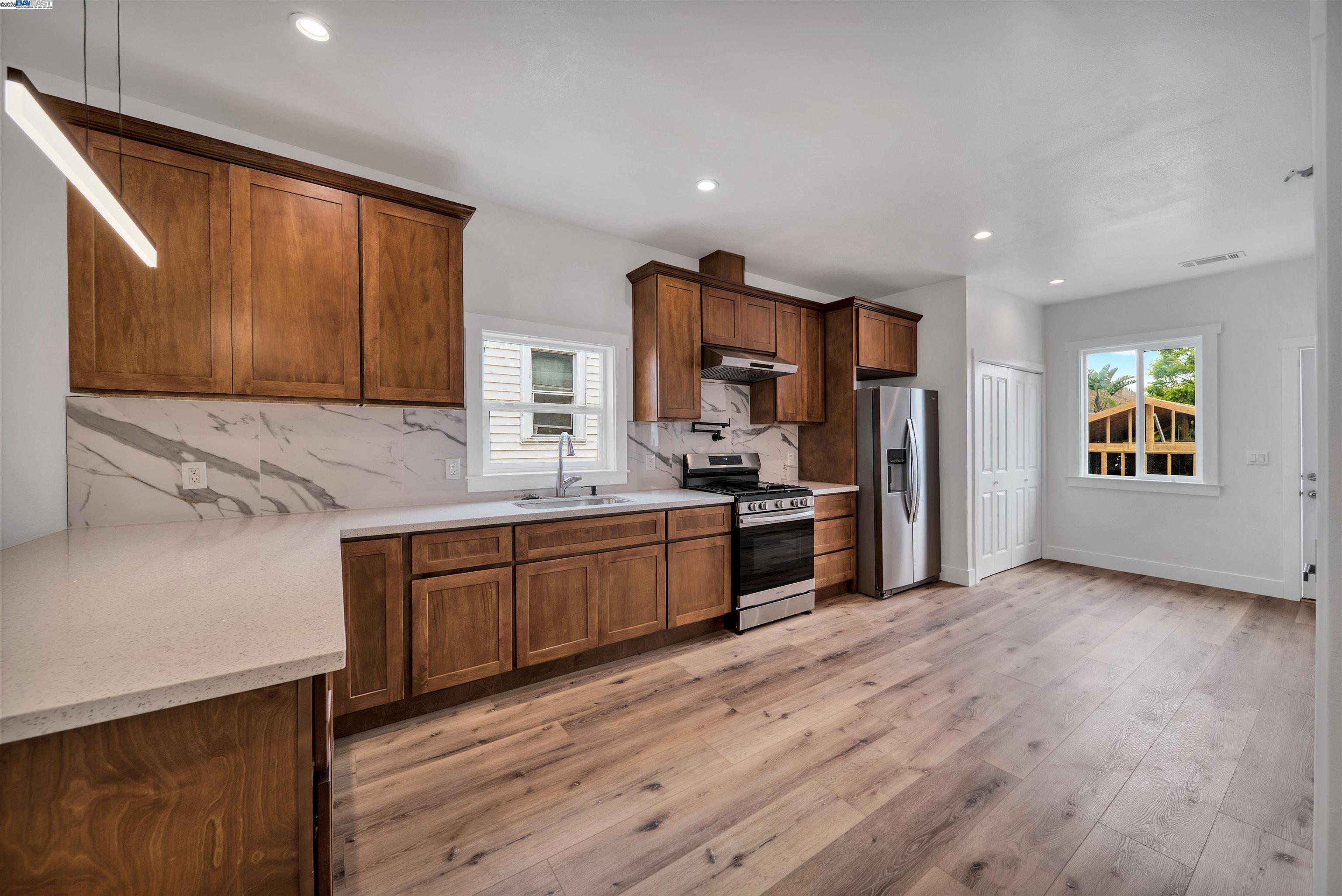 Detail Gallery Image 6 of 16 For 3035 Logan St, Oakland,  CA 94601 - – Beds | – Baths