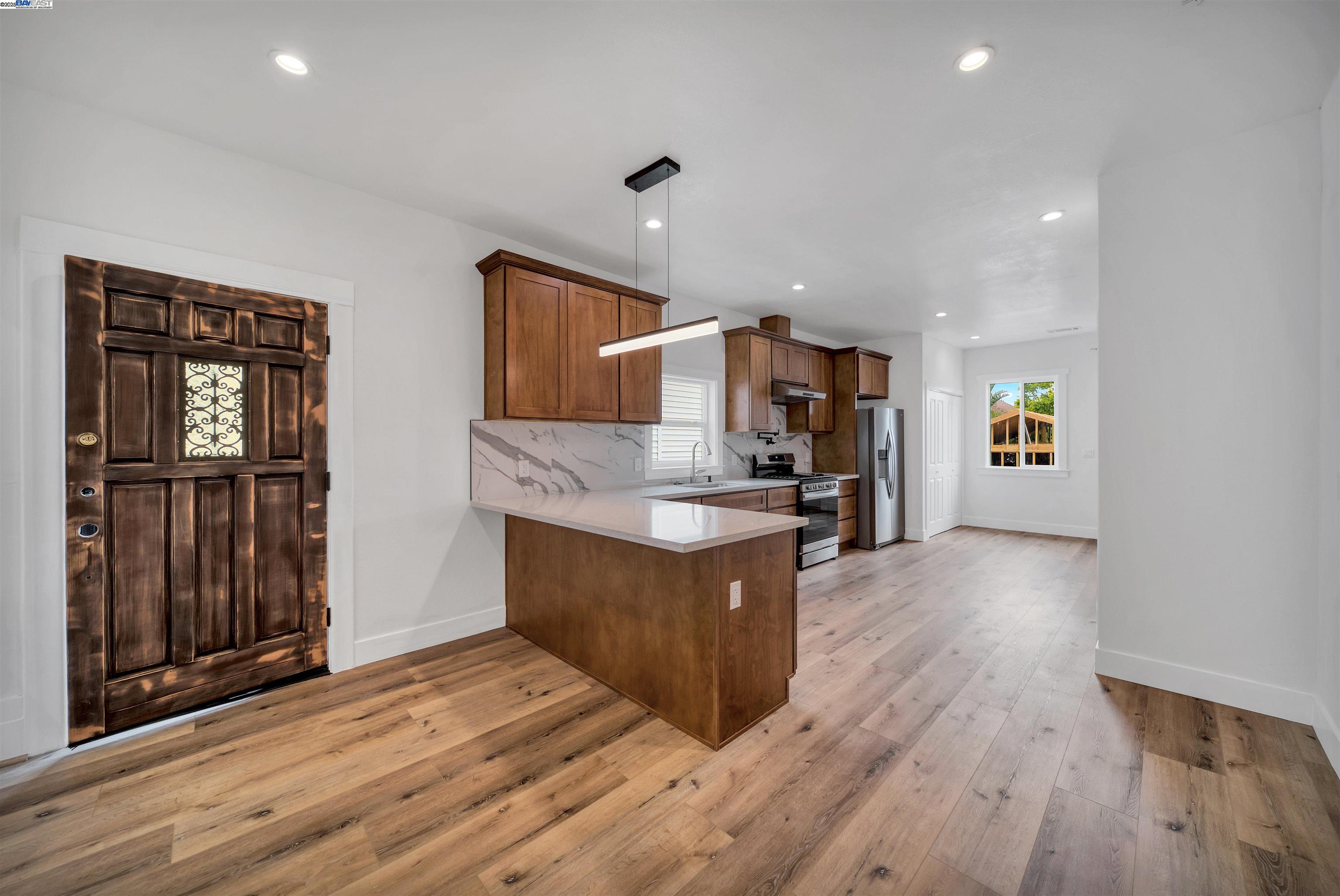 Detail Gallery Image 7 of 16 For 3035 Logan St, Oakland,  CA 94601 - – Beds | – Baths