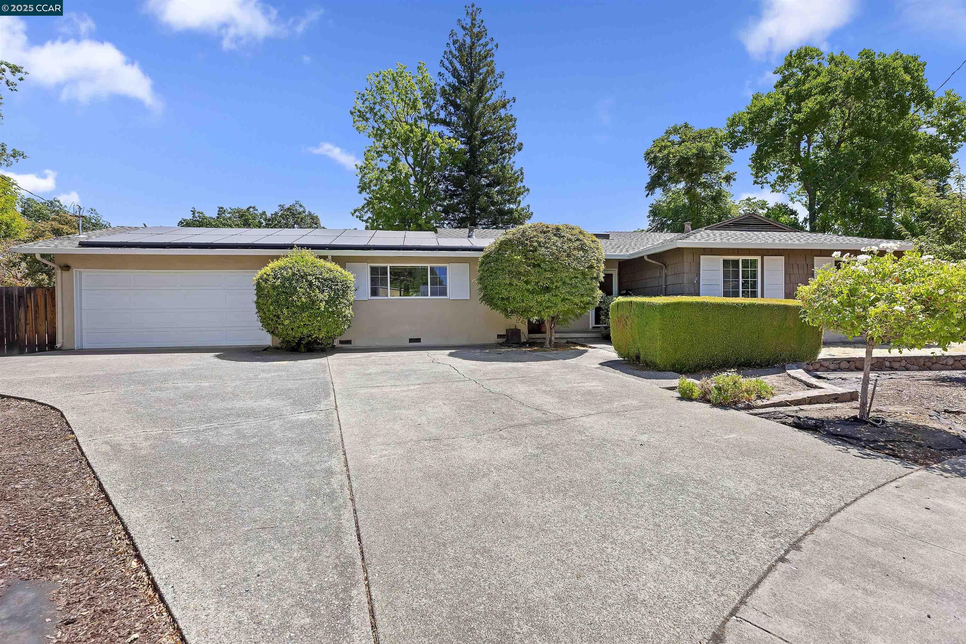 Detail Gallery Image 1 of 26 For 10 Maureen Ct, Pleasant Hill,  CA 94523 - 3 Beds | 2 Baths