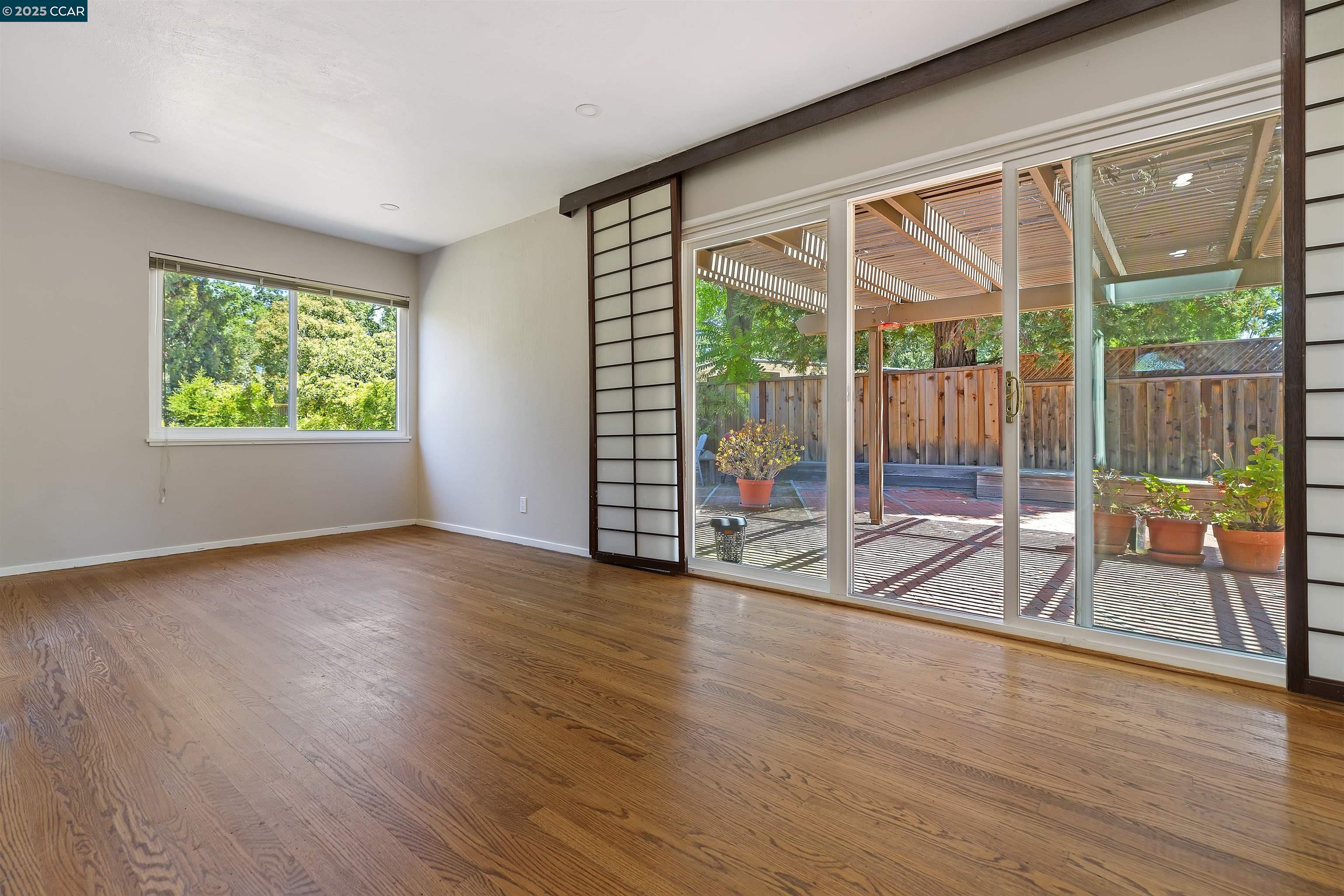 Detail Gallery Image 12 of 26 For 10 Maureen Ct, Pleasant Hill,  CA 94523 - 3 Beds | 2 Baths