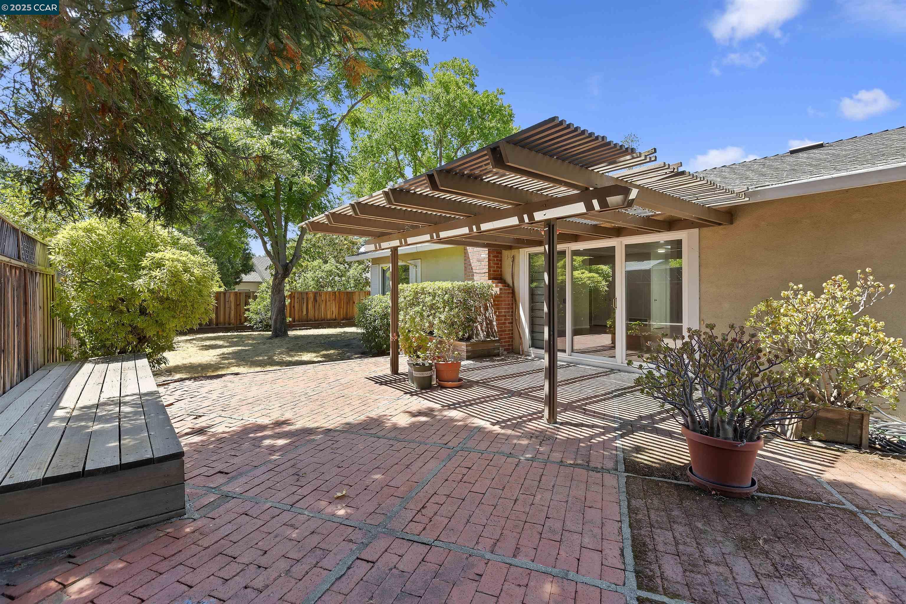 Detail Gallery Image 14 of 26 For 10 Maureen Ct, Pleasant Hill,  CA 94523 - 3 Beds | 2 Baths