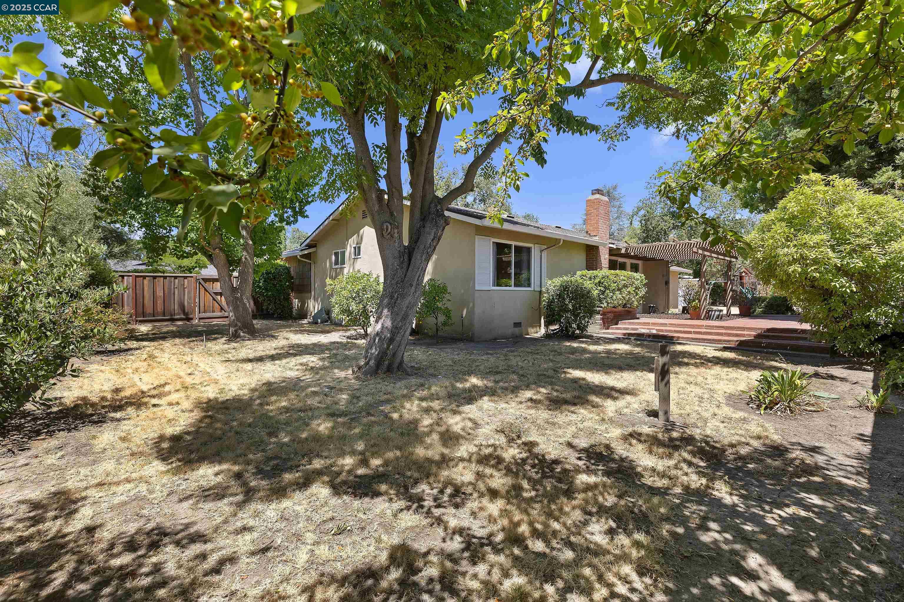 Detail Gallery Image 15 of 26 For 10 Maureen Ct, Pleasant Hill,  CA 94523 - 3 Beds | 2 Baths