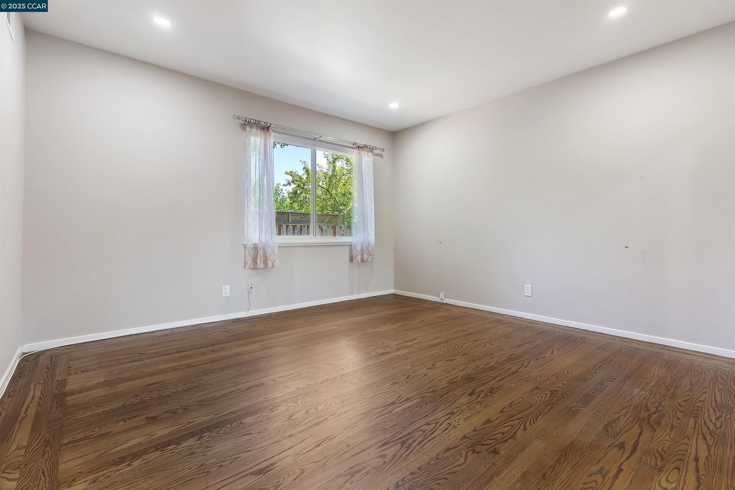Detail Gallery Image 18 of 26 For 10 Maureen Ct, Pleasant Hill,  CA 94523 - 3 Beds | 2 Baths