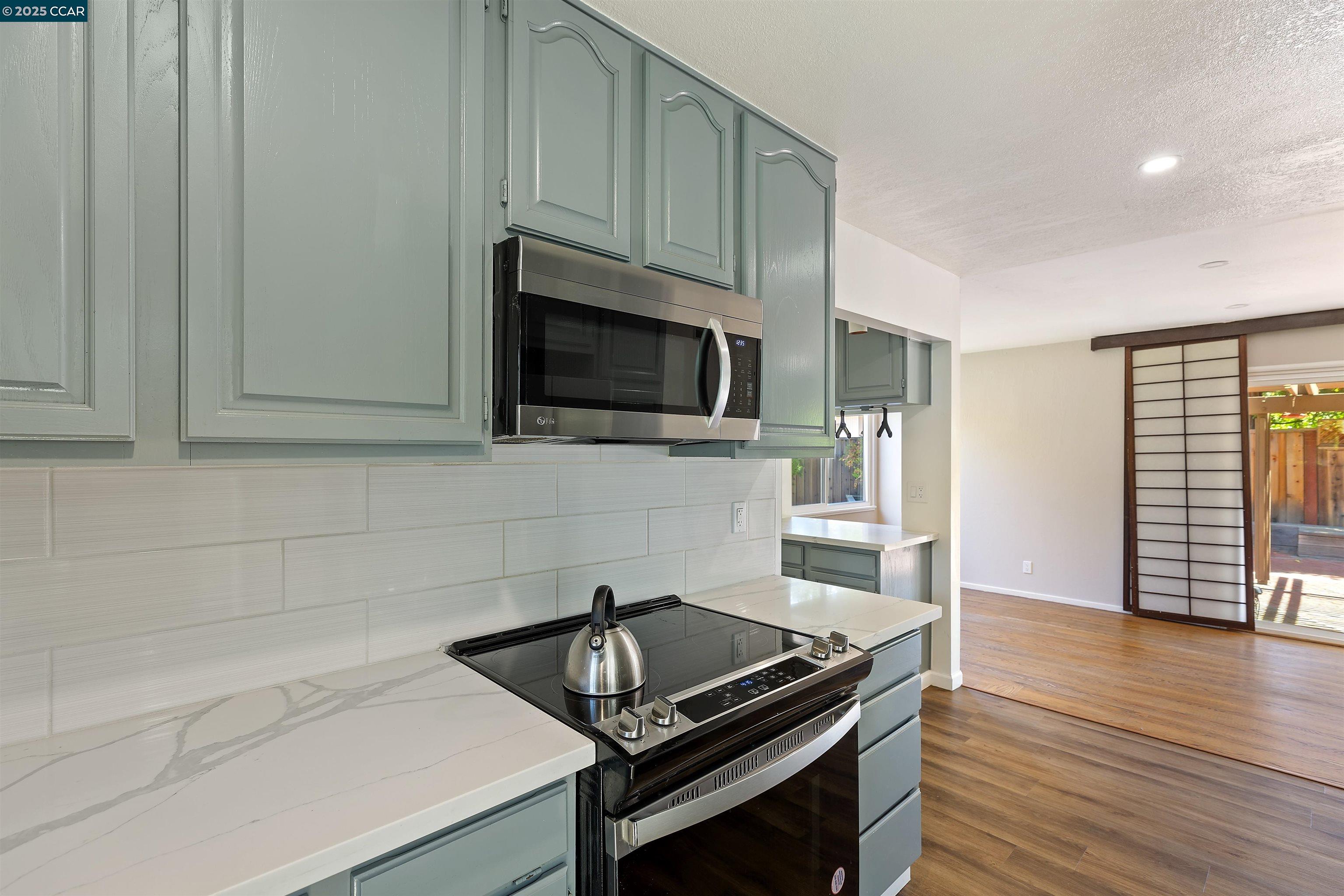 Detail Gallery Image 6 of 26 For 10 Maureen Ct, Pleasant Hill,  CA 94523 - 3 Beds | 2 Baths