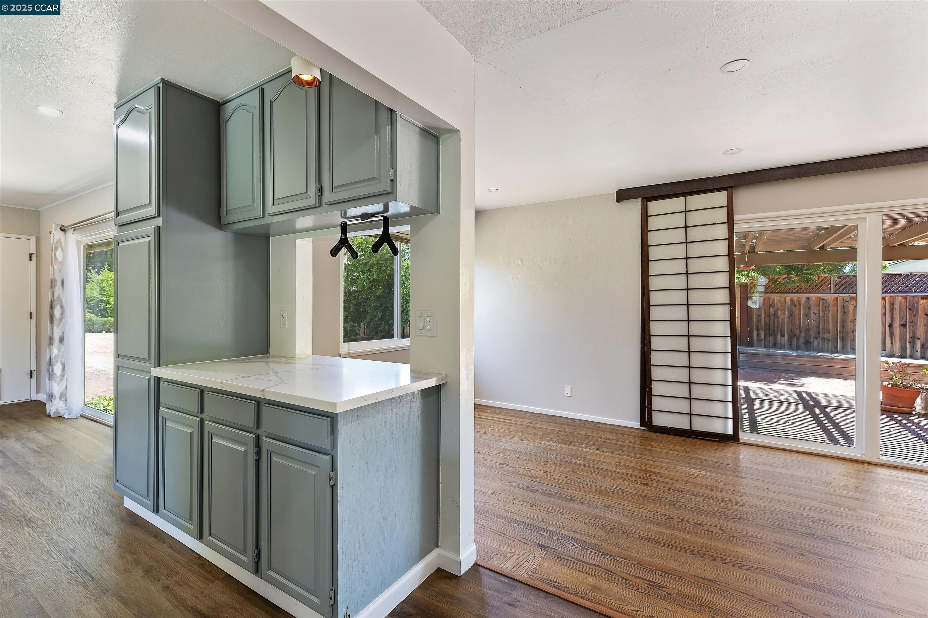 Detail Gallery Image 8 of 26 For 10 Maureen Ct, Pleasant Hill,  CA 94523 - 3 Beds | 2 Baths