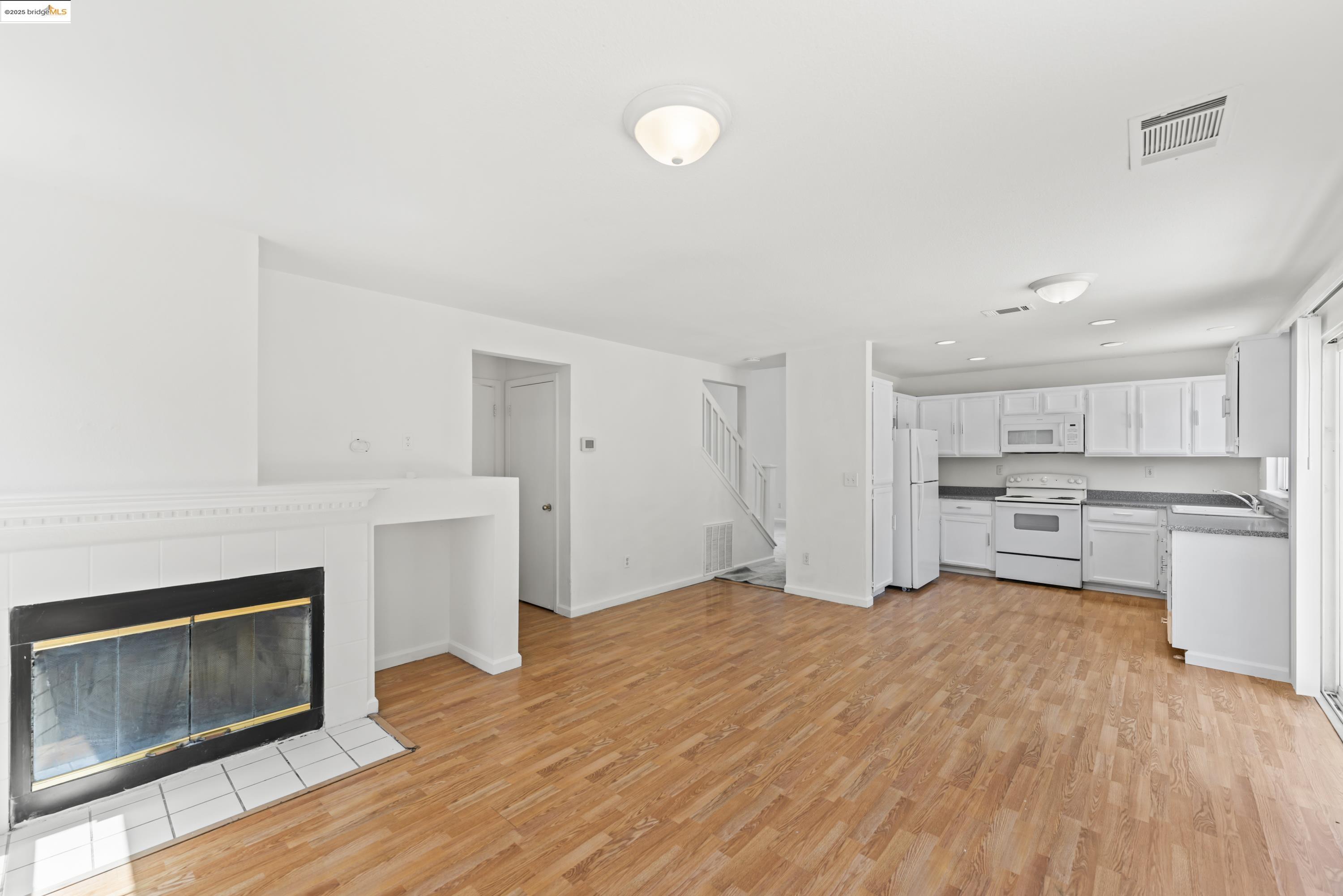 Detail Gallery Image 13 of 37 For 4913 Stonewood Way, Antioch,  CA 94531 - 3 Beds | 2/1 Baths