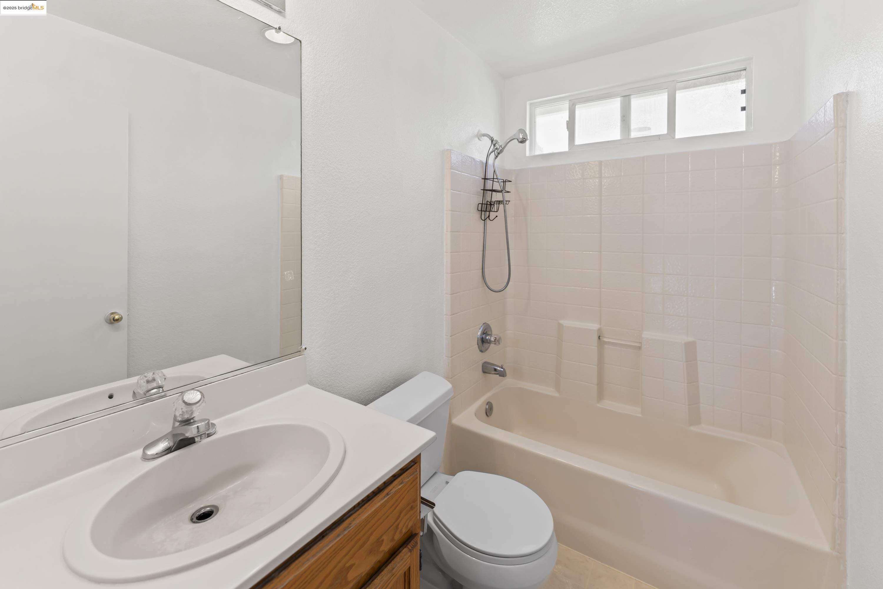 Detail Gallery Image 27 of 37 For 4913 Stonewood Way, Antioch,  CA 94531 - 3 Beds | 2/1 Baths