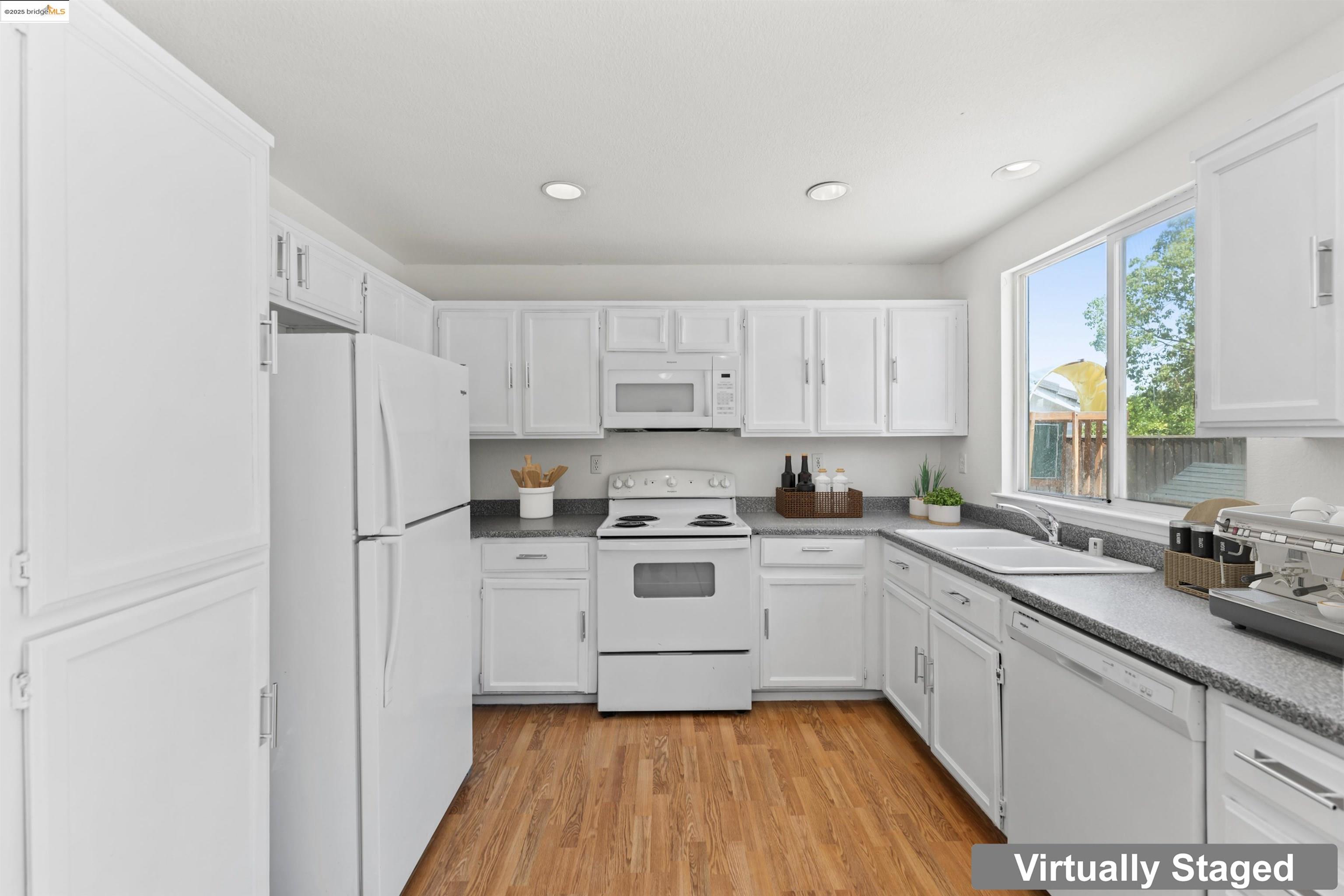 Detail Gallery Image 5 of 37 For 4913 Stonewood Way, Antioch,  CA 94531 - 3 Beds | 2/1 Baths