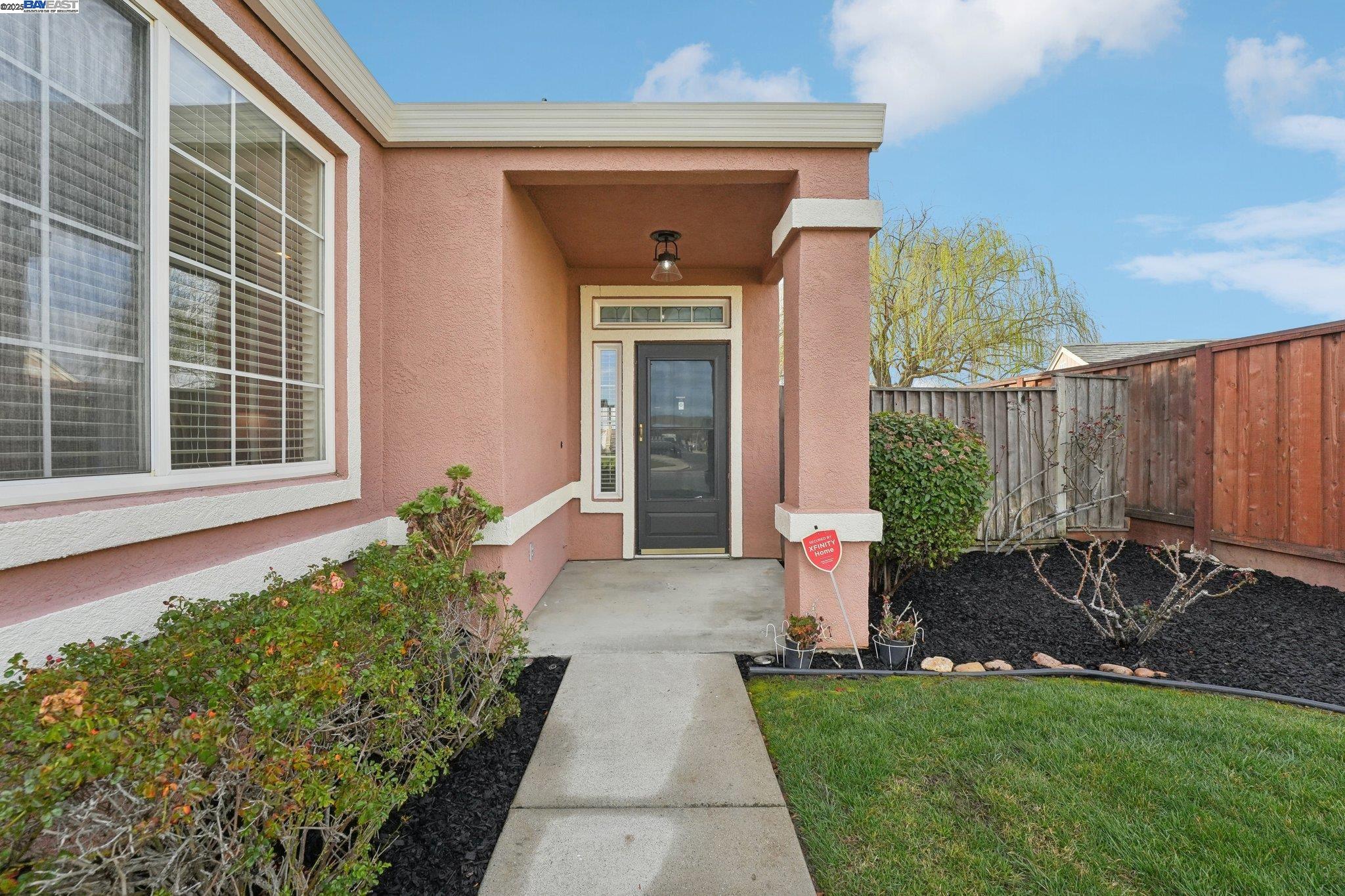 Detail Gallery Image 3 of 28 For 2870 Gelding Ln, Livermore,  CA 94551 - 3 Beds | 2 Baths