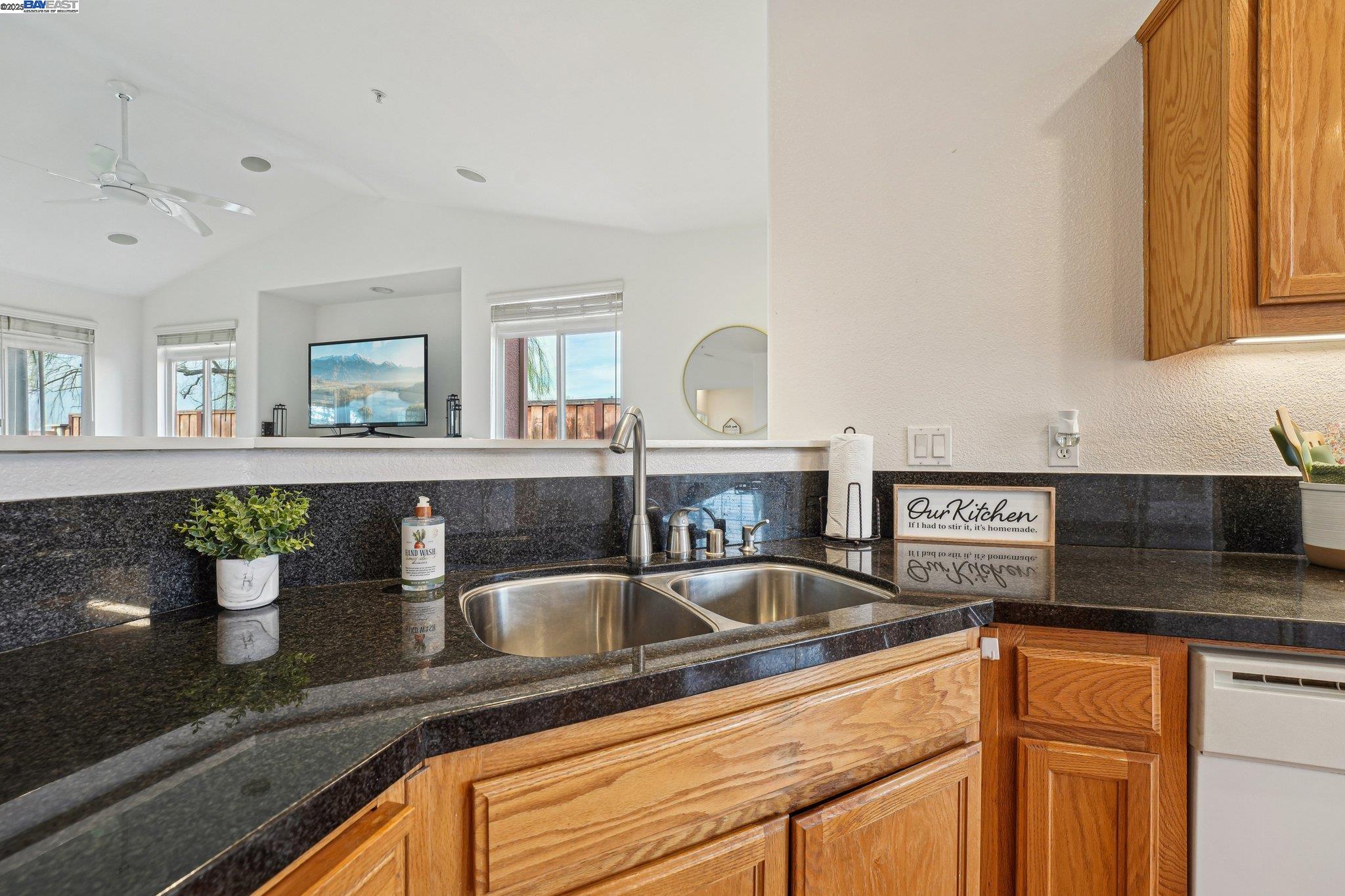 Detail Gallery Image 8 of 28 For 2870 Gelding Ln, Livermore,  CA 94551 - 3 Beds | 2 Baths