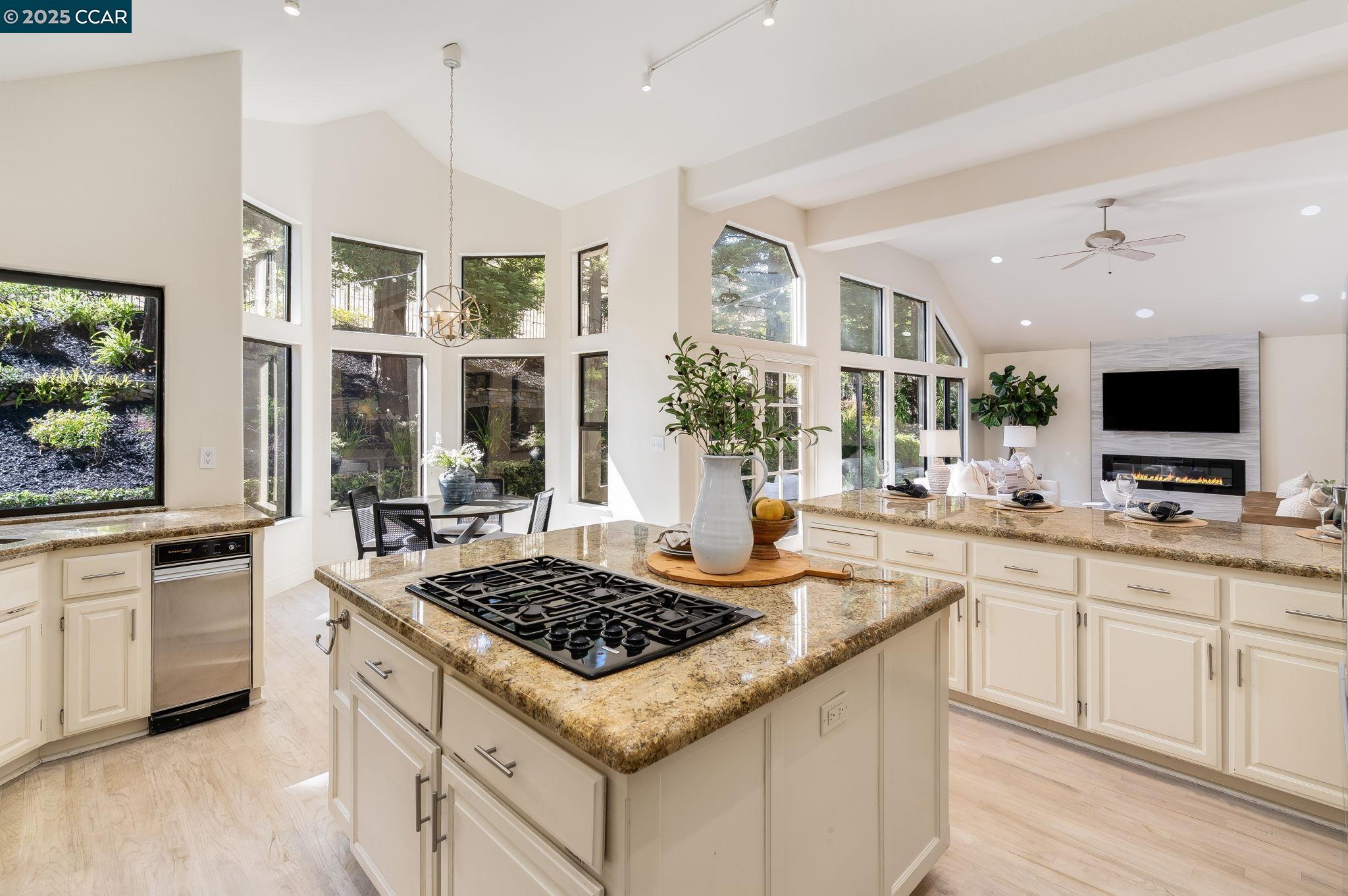 Detail Gallery Image 10 of 49 For 3363 Deer Hollow Dr, Danville,  CA 94506 - 4 Beds | 3/1 Baths