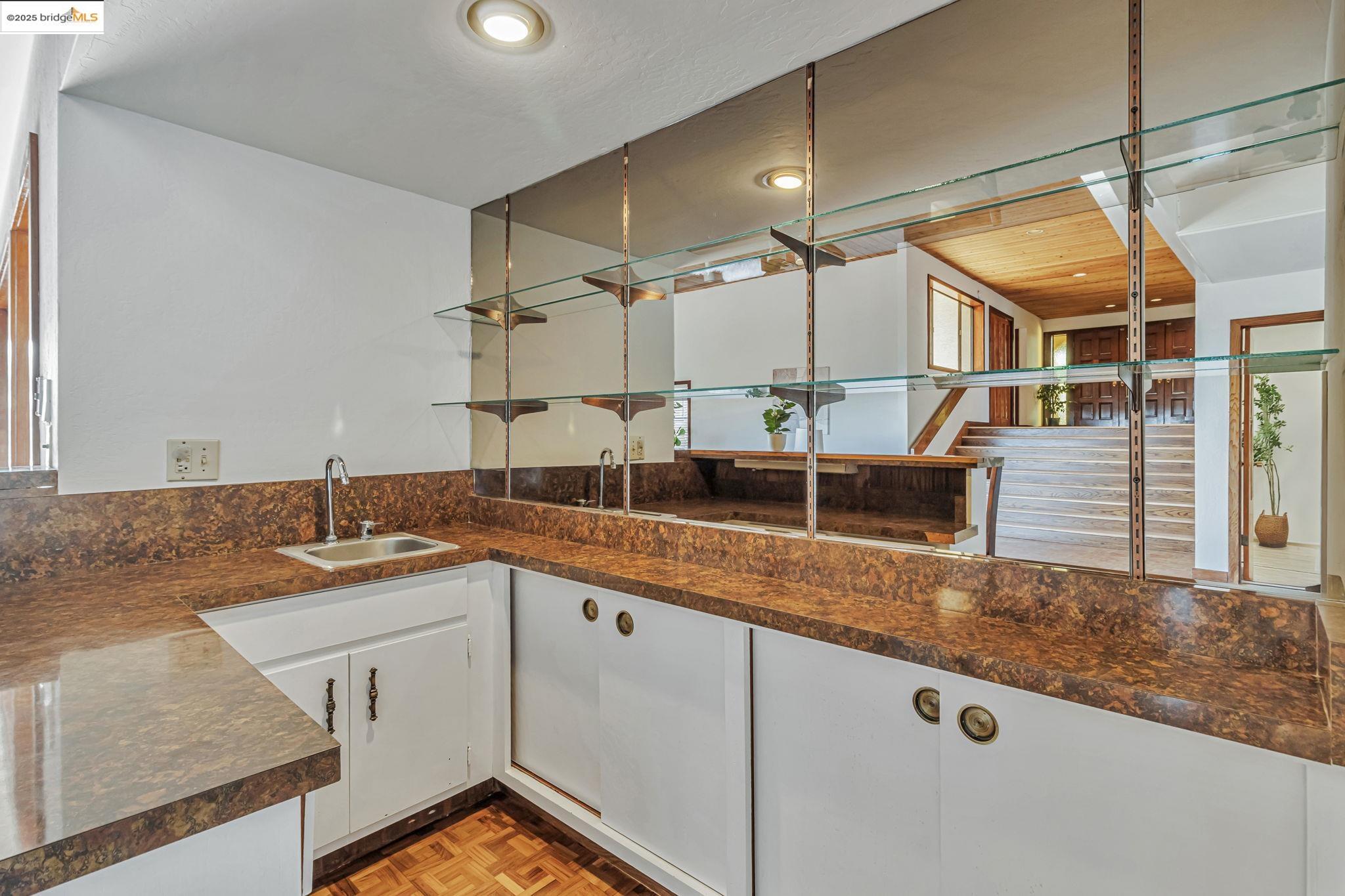 Detail Gallery Image 13 of 59 For 1518 Madera Ct, El Cerrito,  CA 94530-0112 - 5 Beds | 4/1 Baths