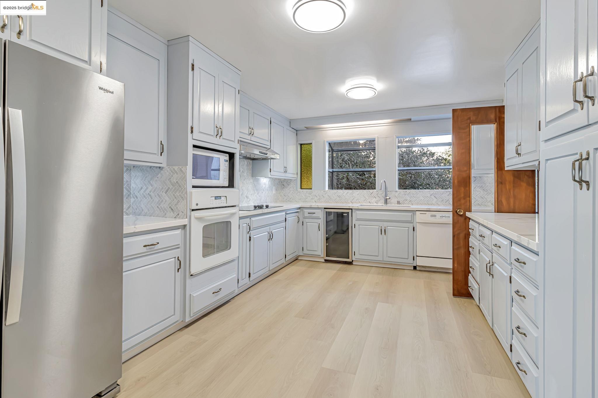 Detail Gallery Image 14 of 59 For 1518 Madera Ct, El Cerrito,  CA 94530-0112 - 5 Beds | 4/1 Baths