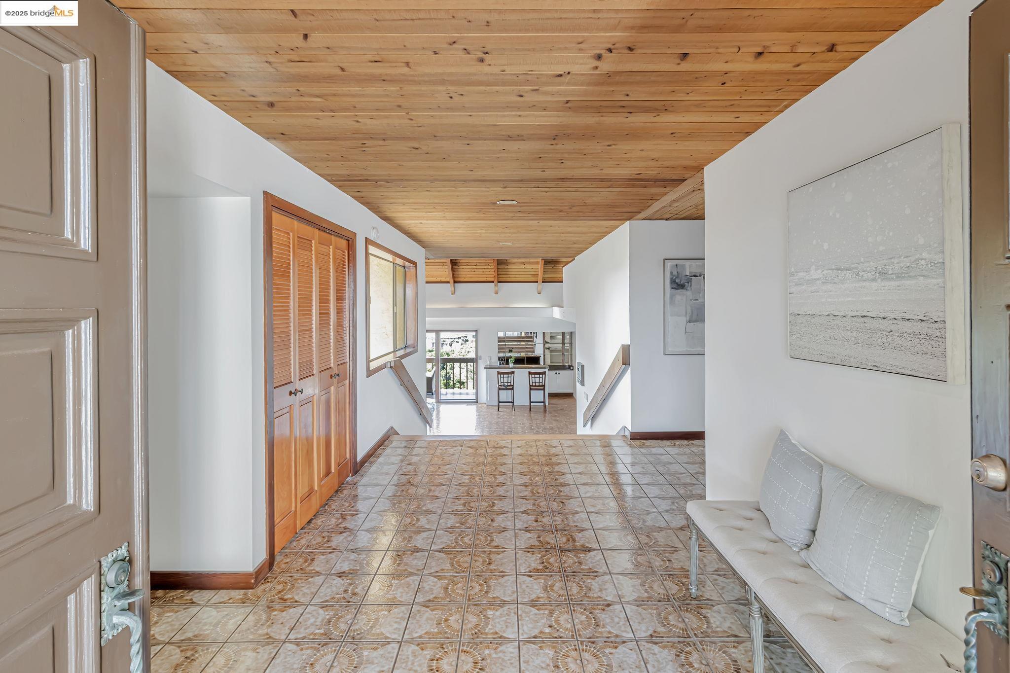 Detail Gallery Image 5 of 59 For 1518 Madera Ct, El Cerrito,  CA 94530-0112 - 5 Beds | 4/1 Baths