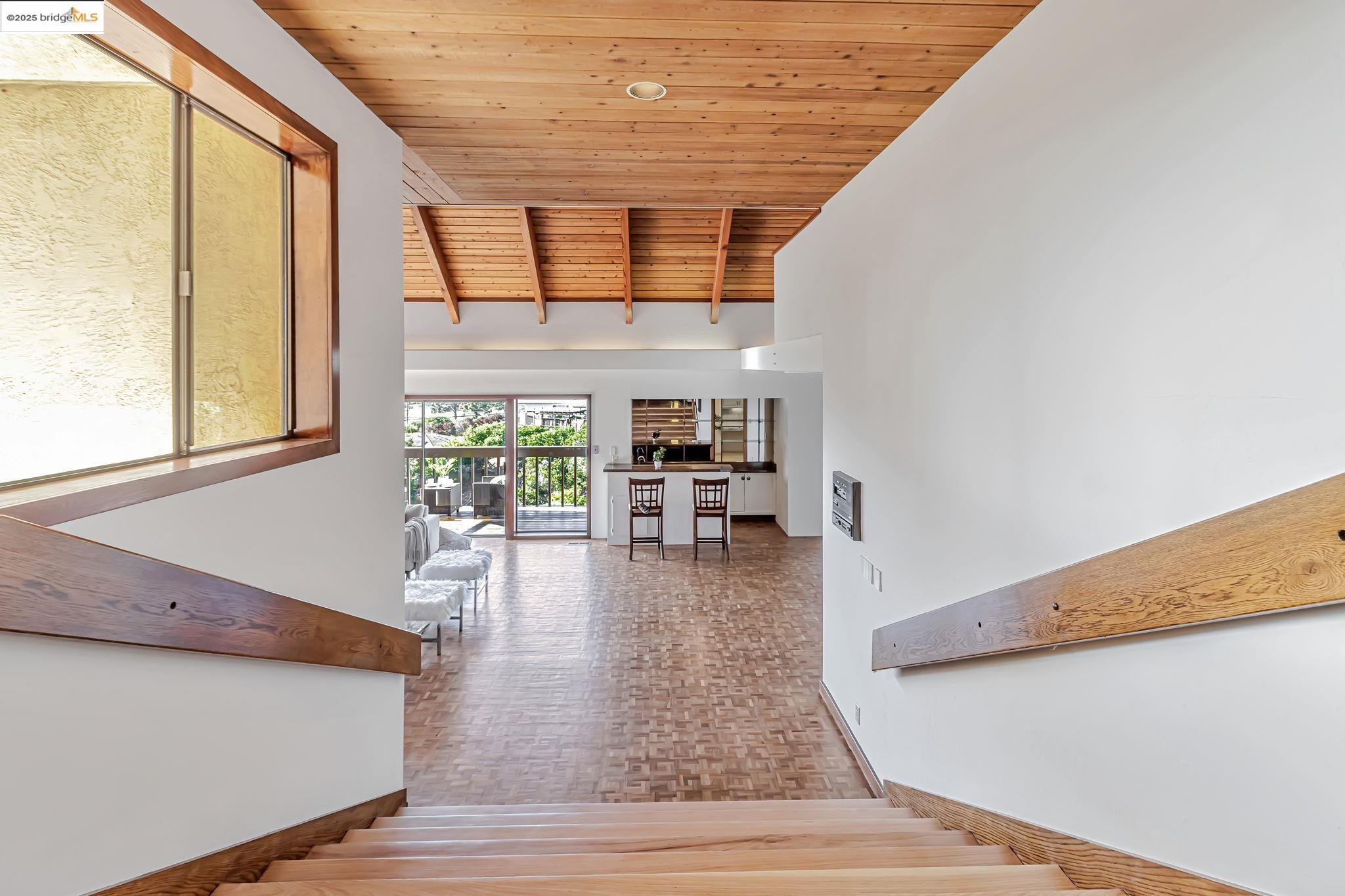 Detail Gallery Image 6 of 59 For 1518 Madera Ct, El Cerrito,  CA 94530-0112 - 5 Beds | 4/1 Baths