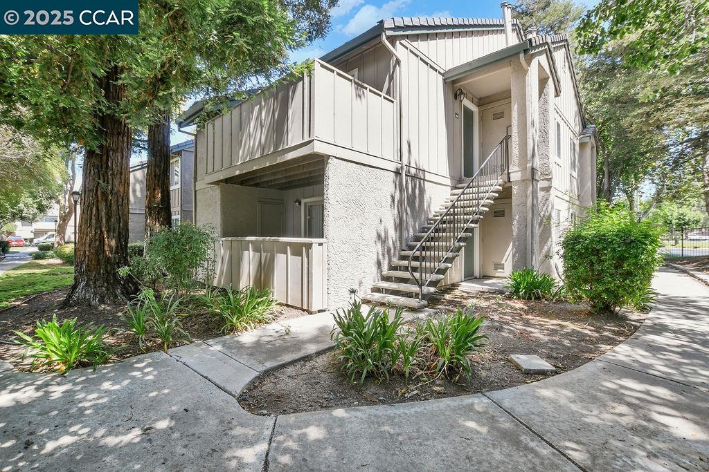 Detail Gallery Image 3 of 23 For 1255 Lakeview Cir, Pittsburg,  CA 94565 - 2 Beds | 1 Baths