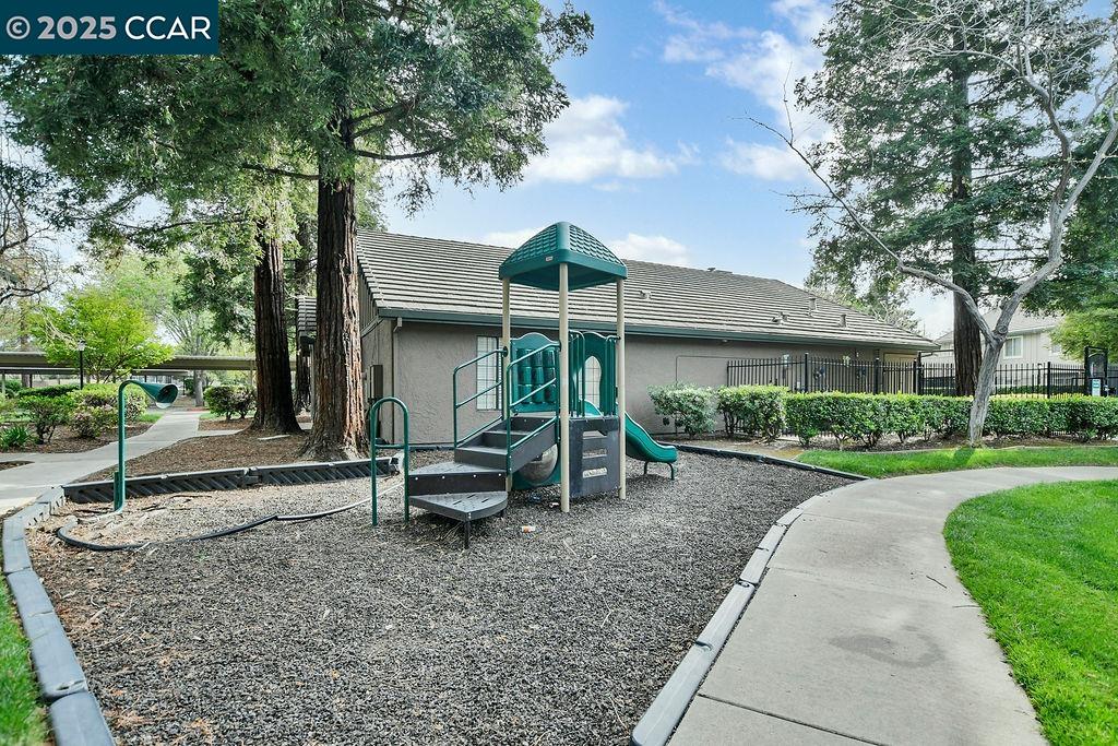 Detail Gallery Image 21 of 23 For 1255 Lakeview Cir, Pittsburg,  CA 94565 - 2 Beds | 1 Baths