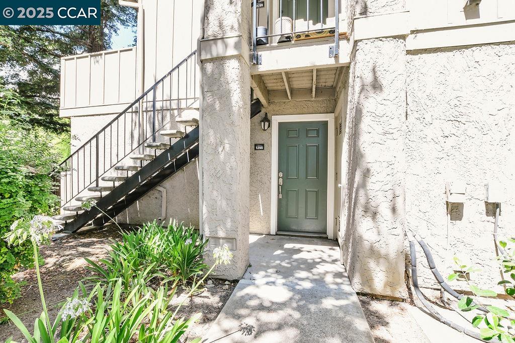 Detail Gallery Image 4 of 23 For 1255 Lakeview Cir, Pittsburg,  CA 94565 - 2 Beds | 1 Baths