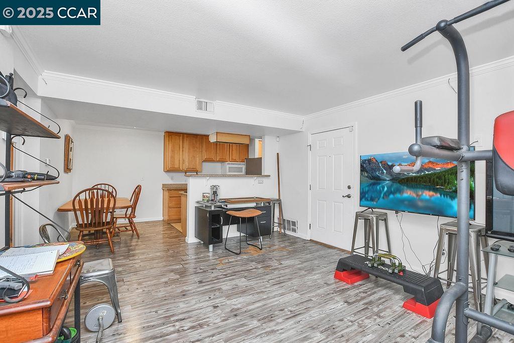 Detail Gallery Image 7 of 23 For 1255 Lakeview Cir, Pittsburg,  CA 94565 - 2 Beds | 1 Baths