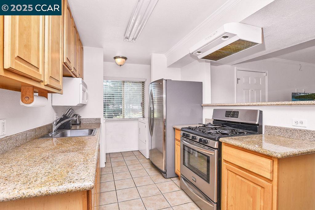 Detail Gallery Image 9 of 23 For 1255 Lakeview Cir, Pittsburg,  CA 94565 - 2 Beds | 1 Baths