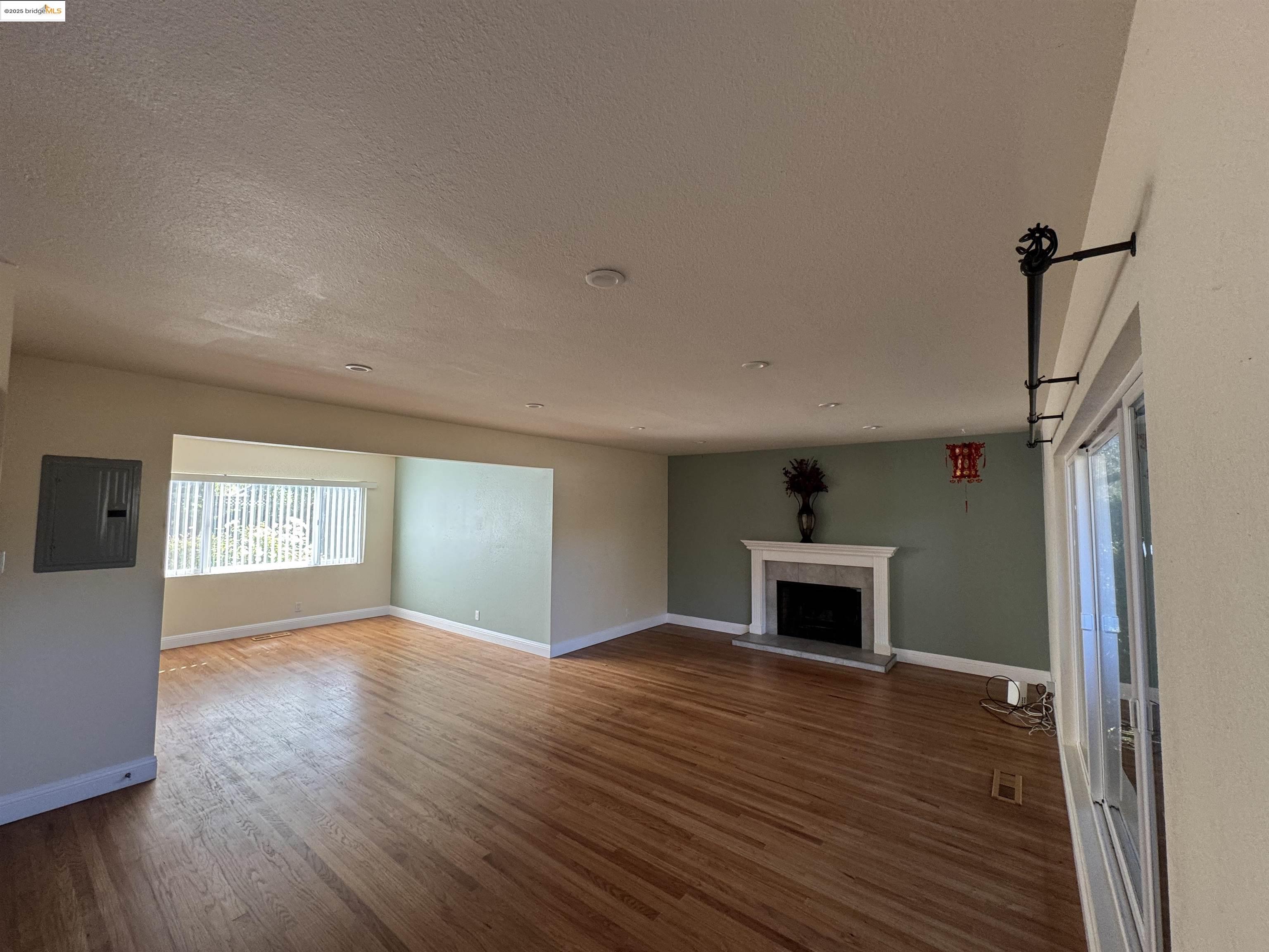 Detail Gallery Image 12 of 46 For 8 Juniper Way, Moraga,  CA 94556-1002 - 4 Beds | 3 Baths