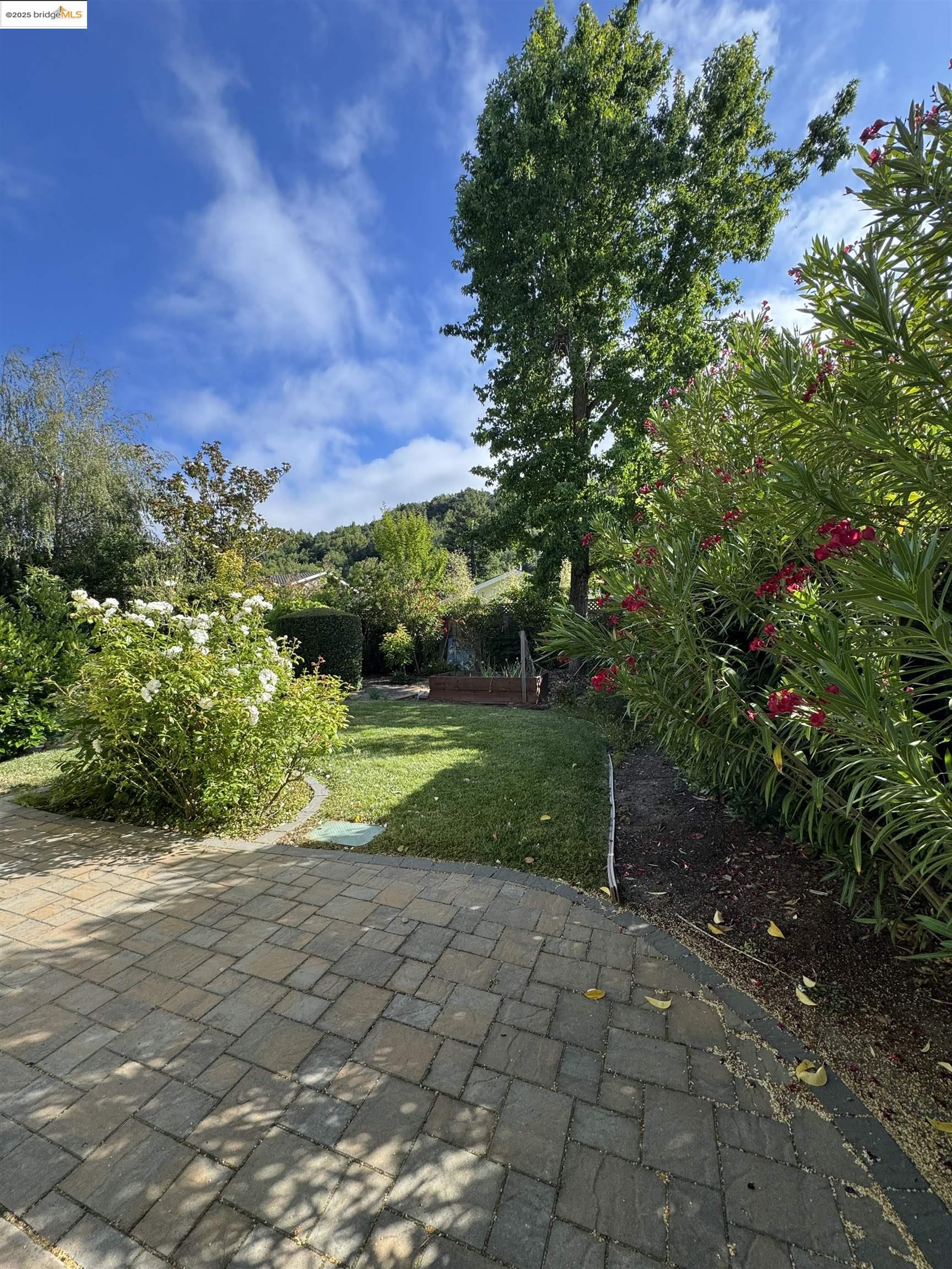 Detail Gallery Image 13 of 46 For 8 Juniper Way, Moraga,  CA 94556-1002 - 4 Beds | 3 Baths