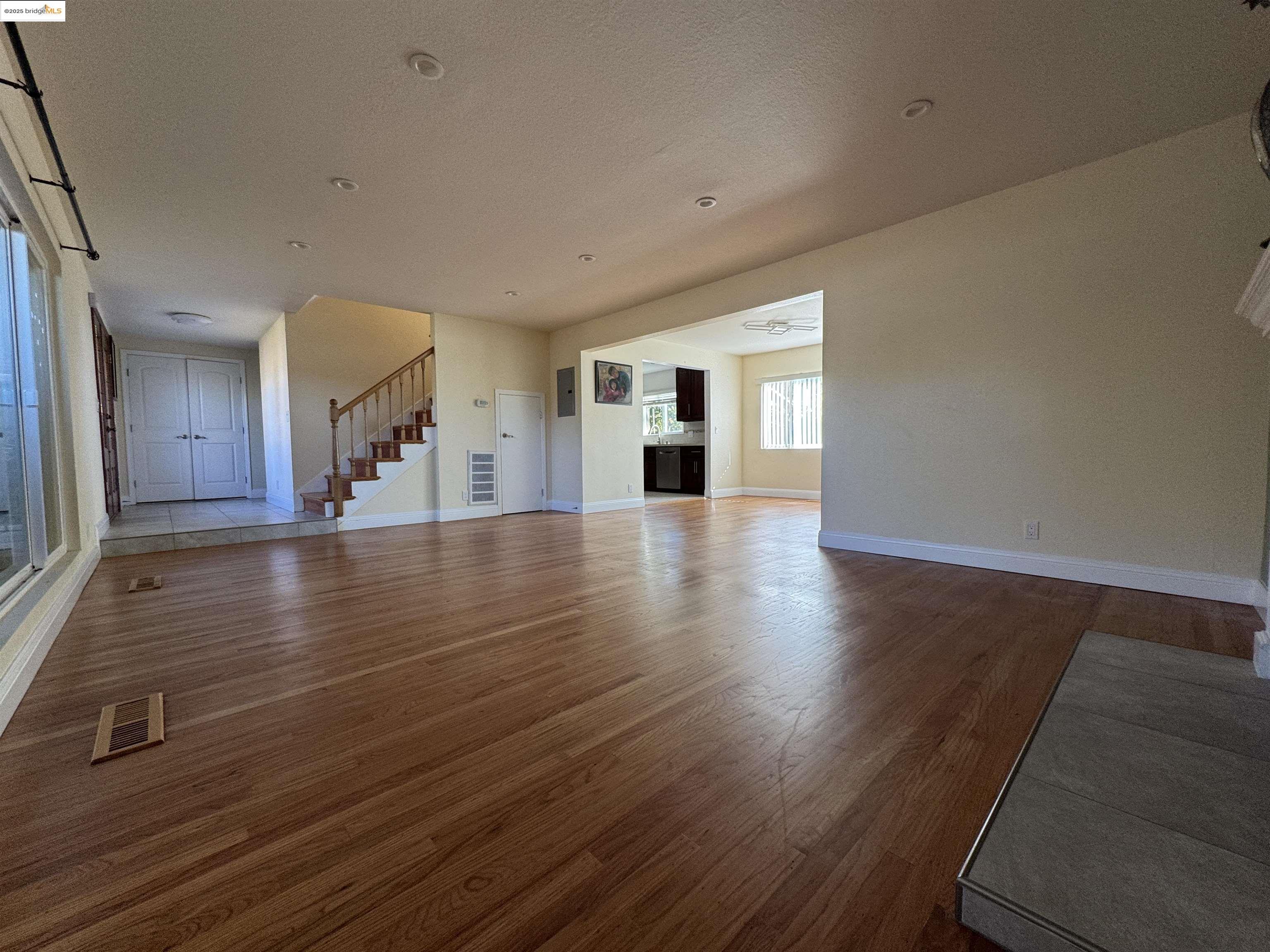 Detail Gallery Image 14 of 46 For 8 Juniper Way, Moraga,  CA 94556-1002 - 4 Beds | 3 Baths