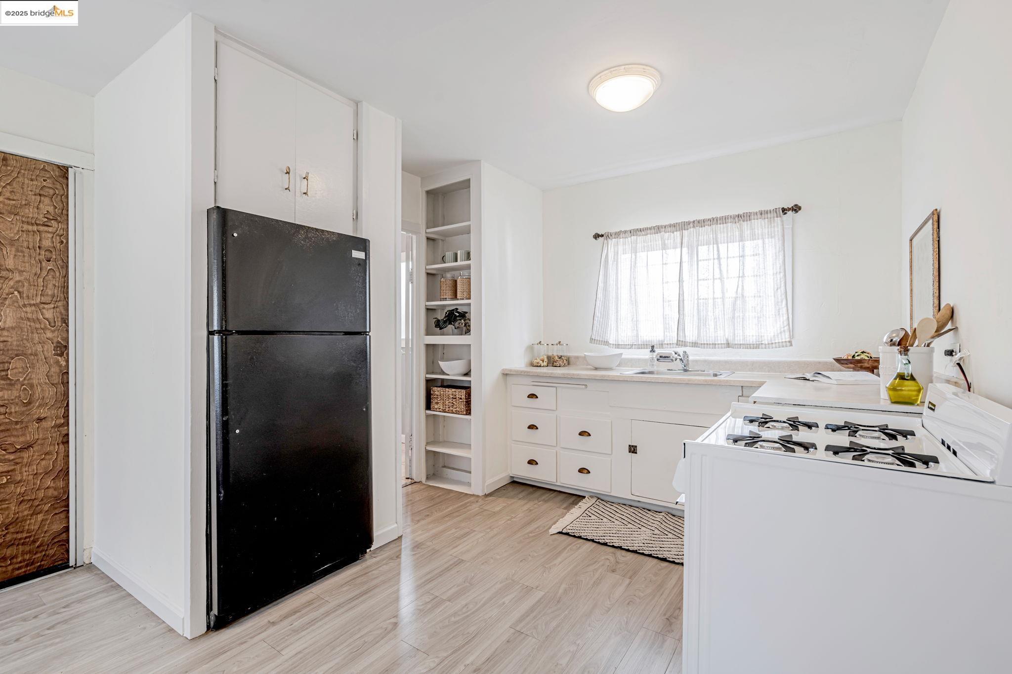 Detail Gallery Image 16 of 31 For 4801 Fairfax Ave, Oakland,  CA 94601 - 1 Beds | 1 Baths