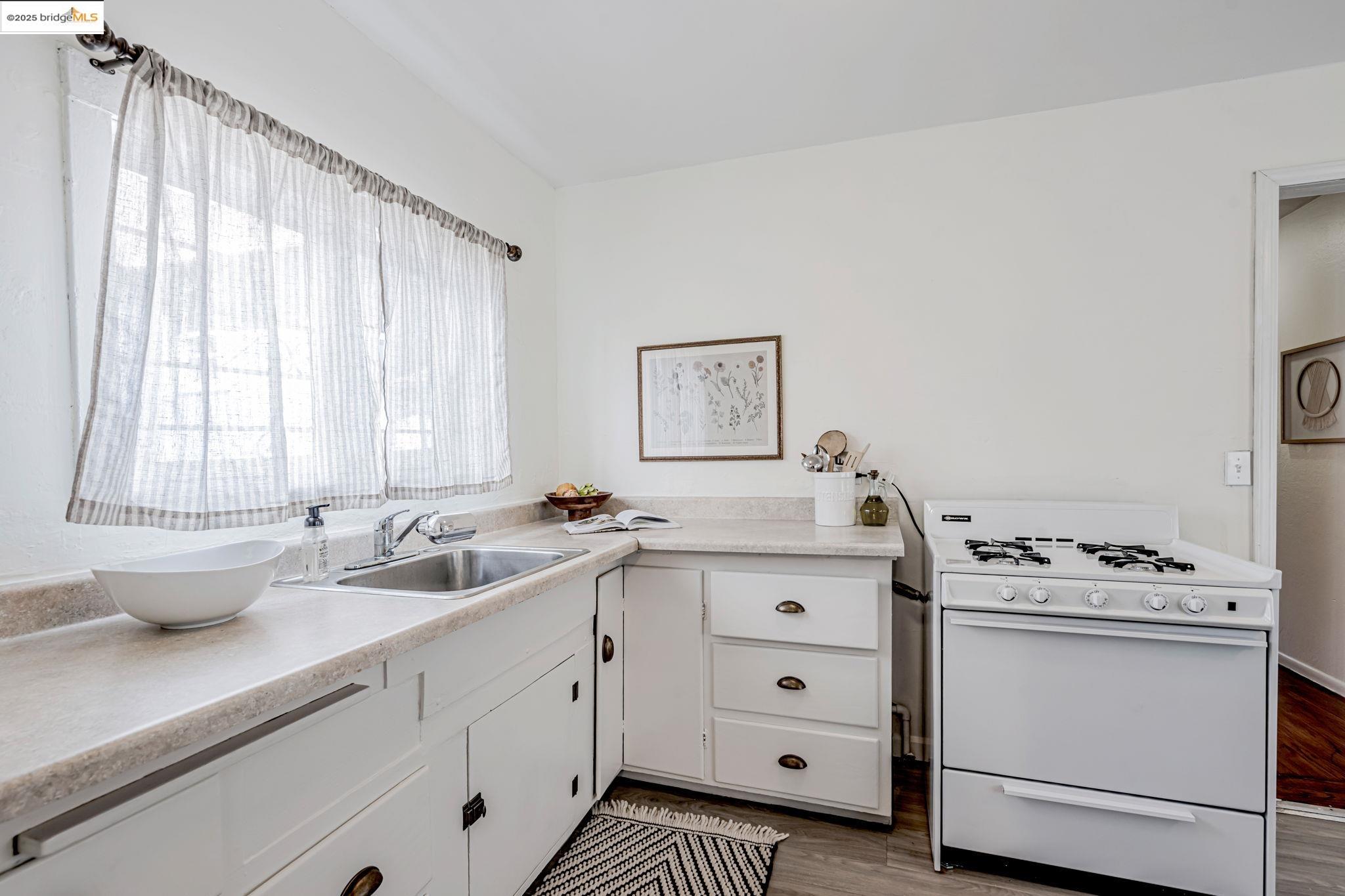 Detail Gallery Image 17 of 31 For 4801 Fairfax Ave, Oakland,  CA 94601 - 1 Beds | 1 Baths