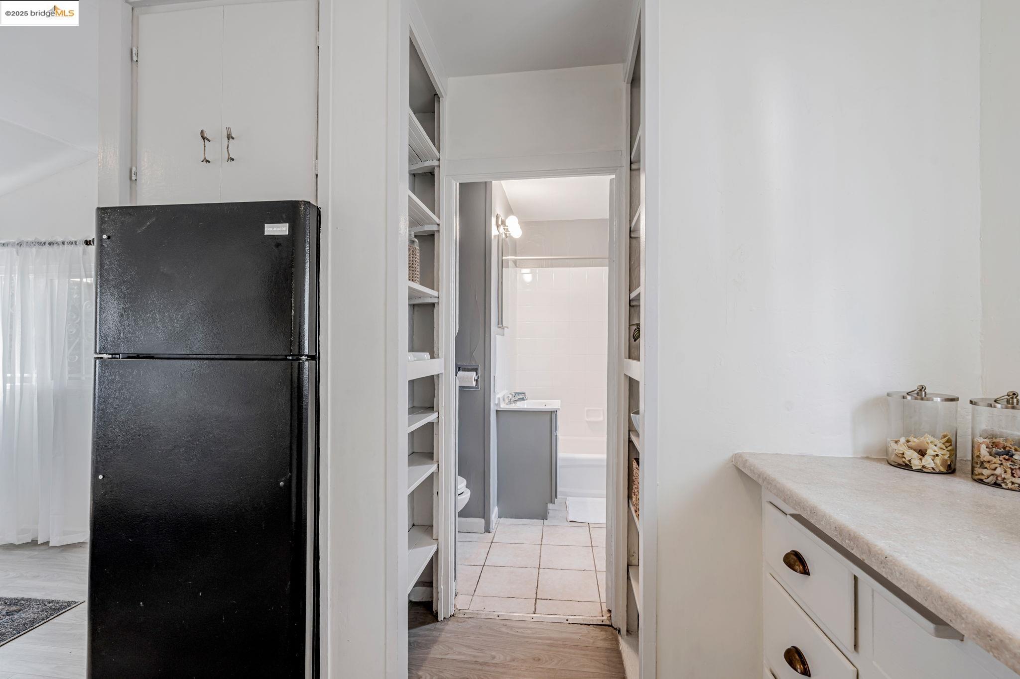 Detail Gallery Image 20 of 31 For 4801 Fairfax Ave, Oakland,  CA 94601 - 1 Beds | 1 Baths