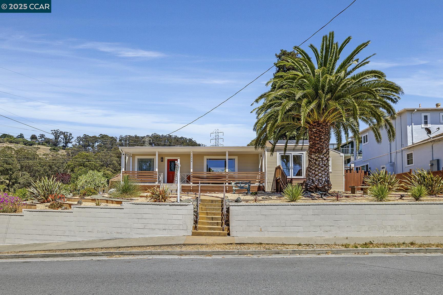 Detail Gallery Image 2 of 46 For 1034 Navellier St, El Cerrito,  CA 94530 - 3 Beds | 2 Baths
