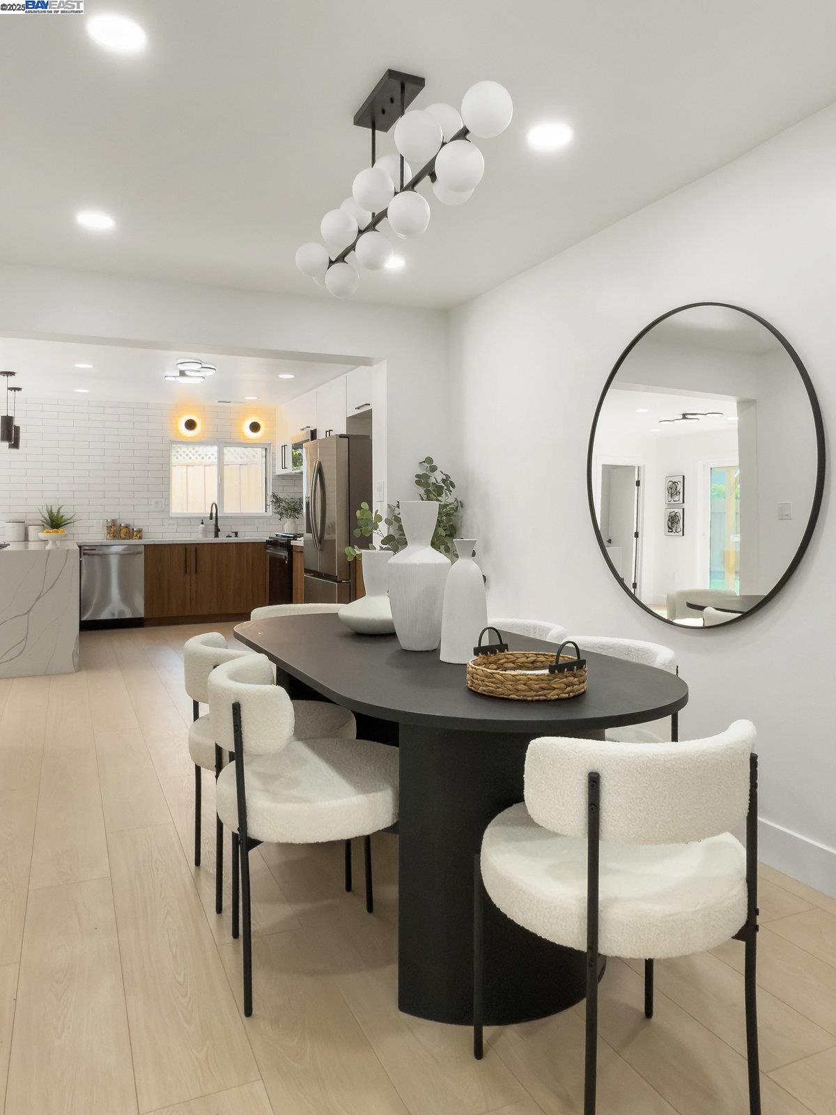 Detail Gallery Image 13 of 41 For 450 Lancaster Way, Redwood City,  CA 94062 - 4 Beds | 2 Baths