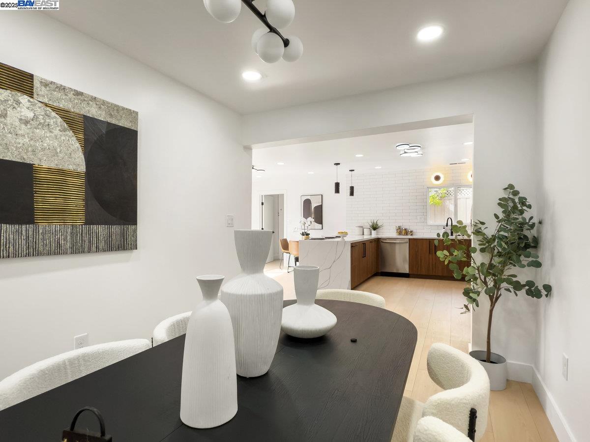 Detail Gallery Image 15 of 41 For 450 Lancaster Way, Redwood City,  CA 94062 - 4 Beds | 2 Baths