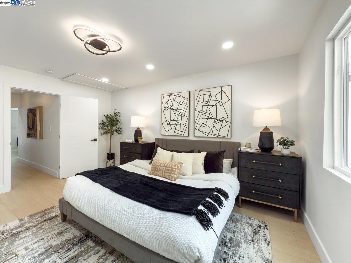 Detail Gallery Image 16 of 41 For 450 Lancaster Way, Redwood City,  CA 94062 - 4 Beds | 2 Baths