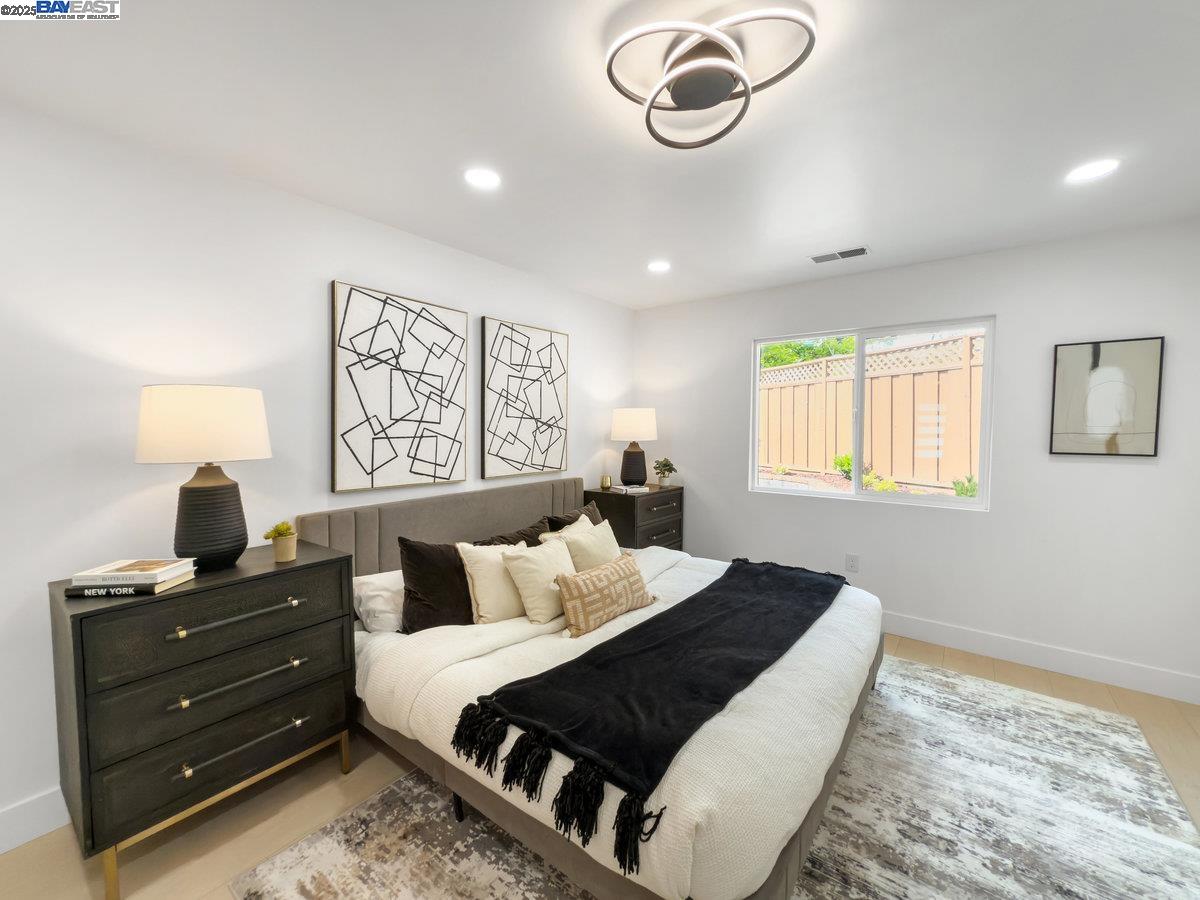 Detail Gallery Image 17 of 41 For 450 Lancaster Way, Redwood City,  CA 94062 - 4 Beds | 2 Baths
