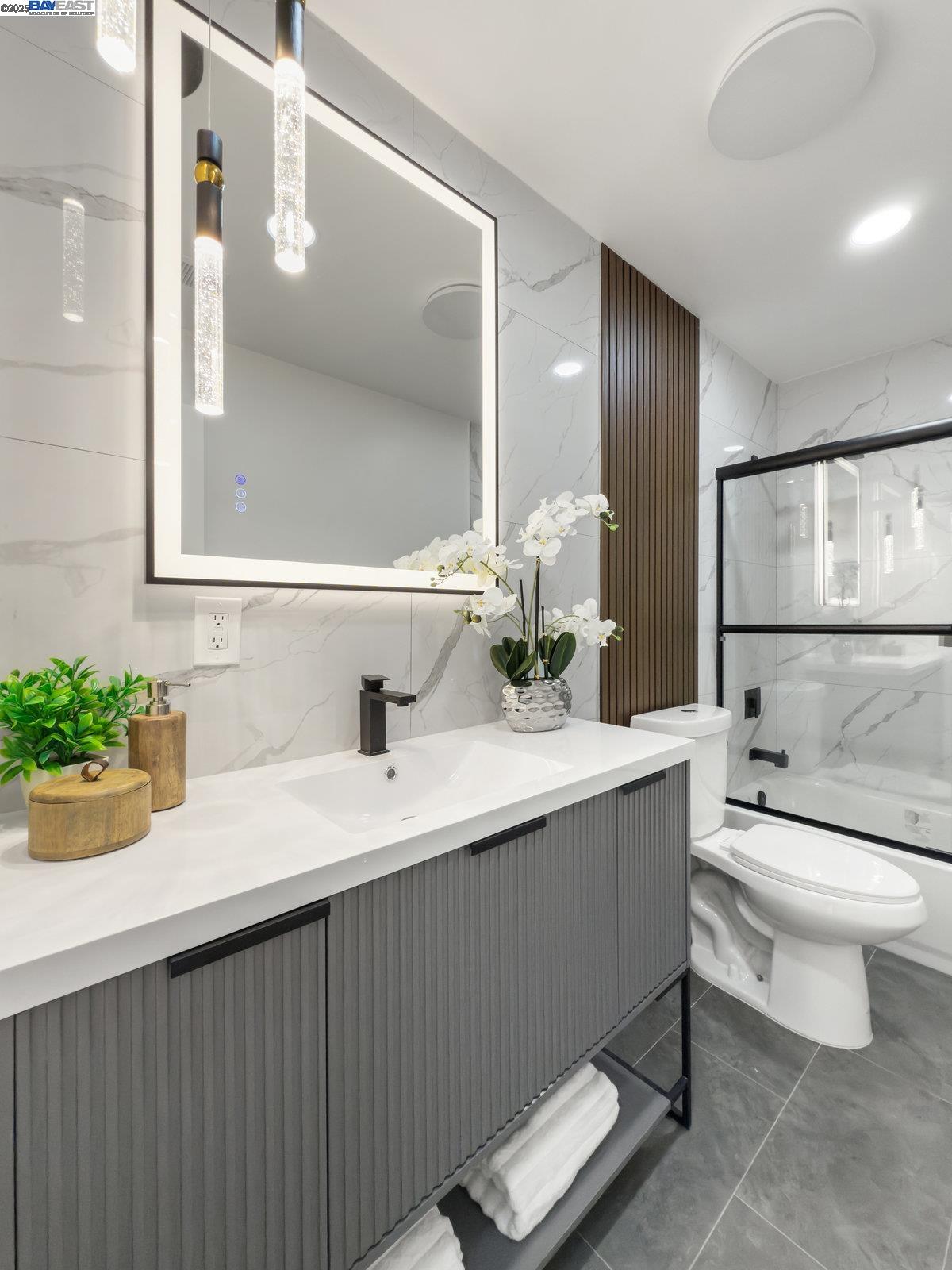 Detail Gallery Image 26 of 41 For 450 Lancaster Way, Redwood City,  CA 94062 - 4 Beds | 2 Baths