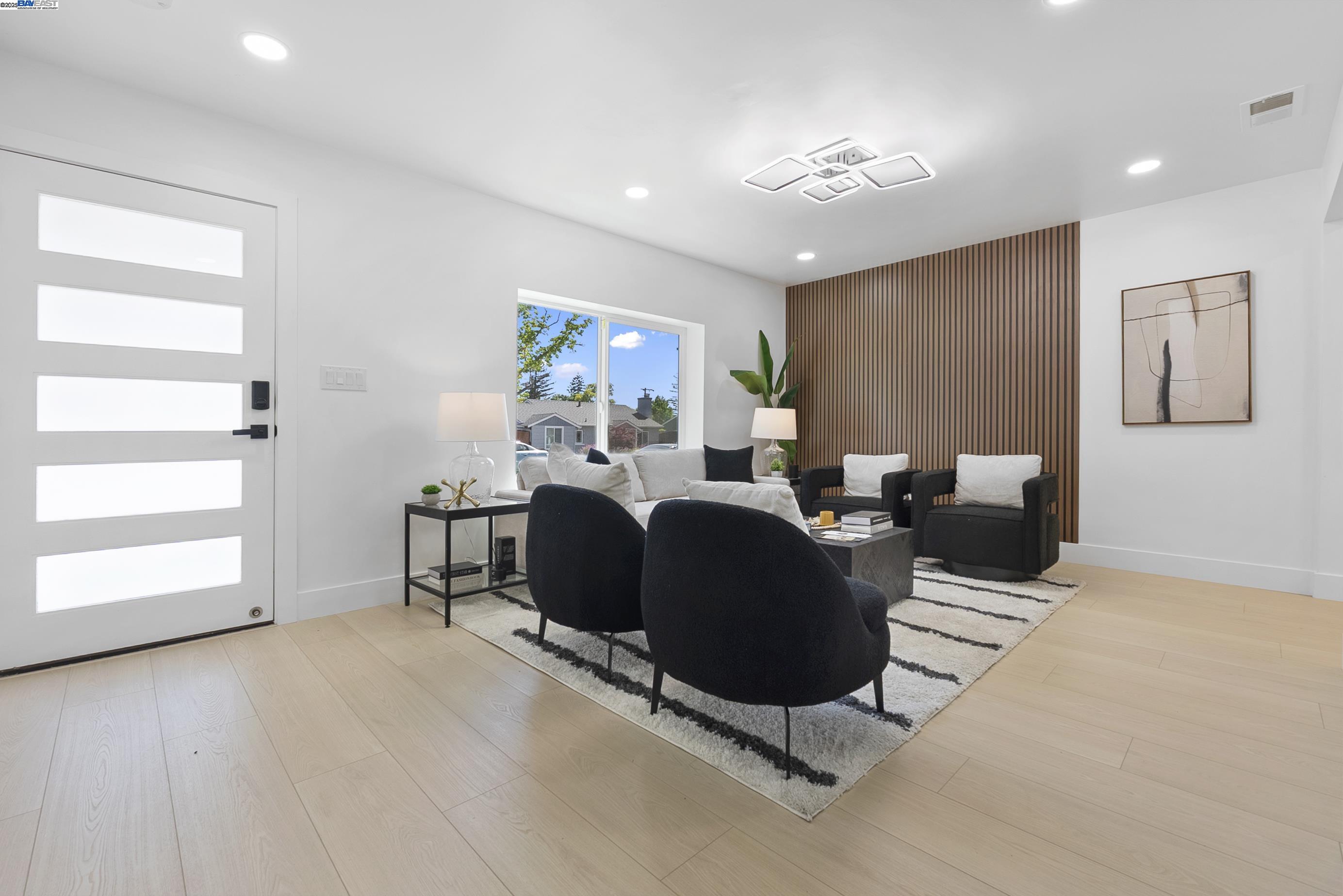 Detail Gallery Image 4 of 41 For 450 Lancaster Way, Redwood City,  CA 94062 - 4 Beds | 2 Baths