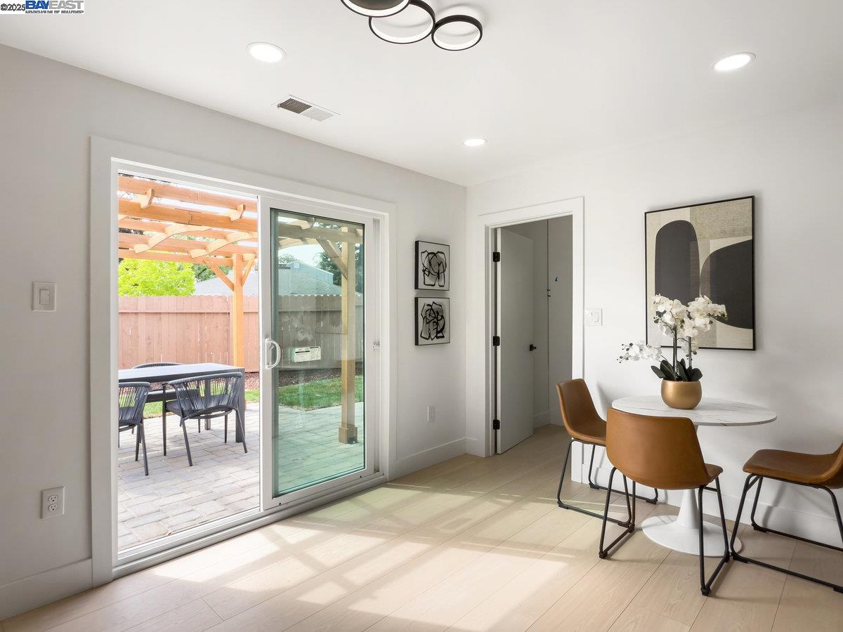 Detail Gallery Image 32 of 41 For 450 Lancaster Way, Redwood City,  CA 94062 - 4 Beds | 2 Baths